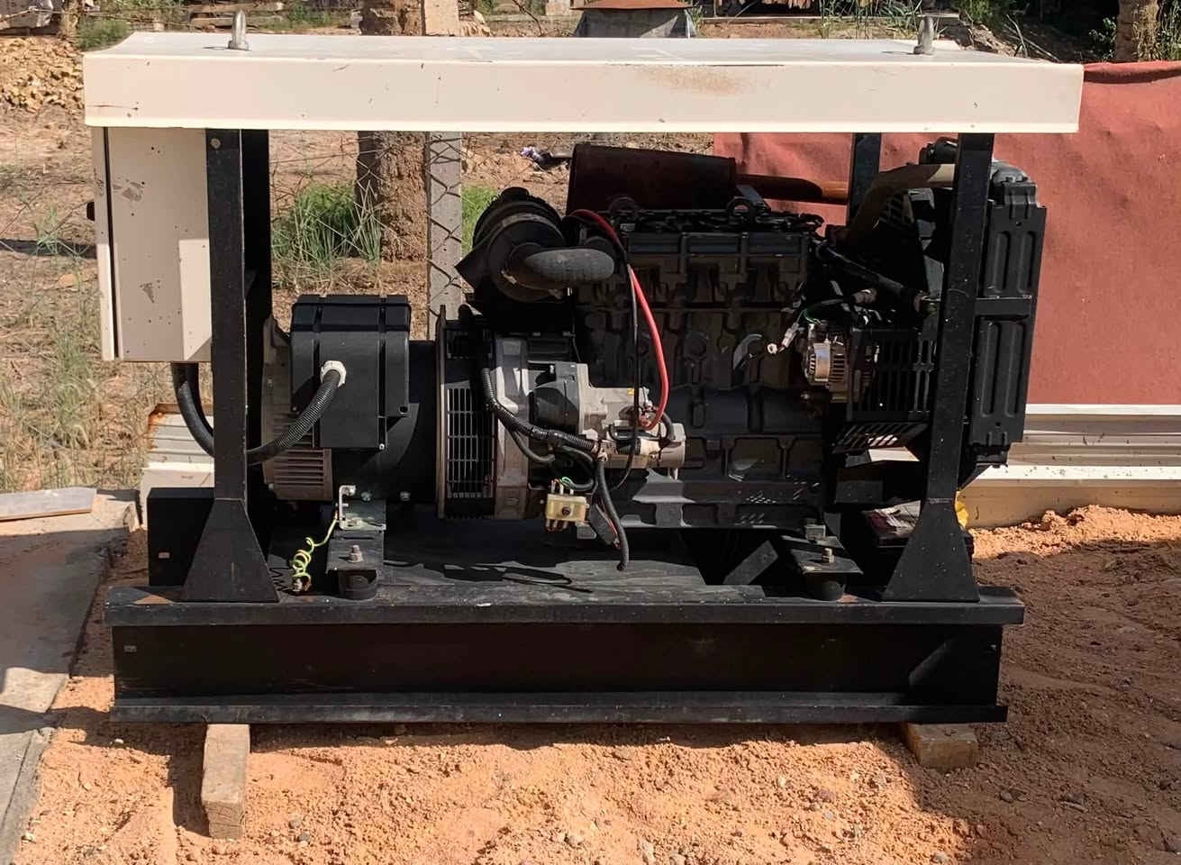 للبيع مولدة لستر 14 kv مشتريها زيرو من شركة المجد الذهبي مشتغلة 2,350 ساعة فقط السعر 4000$
كربلاء 
***********
