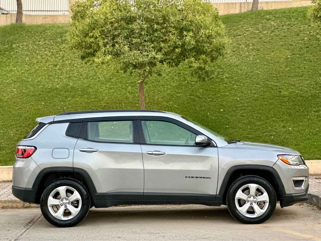 Jeep Compass 2021 - LATITUDE 📦

سەیارەکە مۆدێلی ٢٠٢١ زۆر جایز و لۆک 
مواسەفات : 
بەسمە 
درگا بەسمە 
برێک بەسمە 
ئۆتۆ ستارت ستۆپ 
تراکشن کۆنترۆڵ 
شاشە گەورە 
کامێرا 
بیلاد ناو سپی 
کوشن جلد 
تەحەکوماتی کامل سەر سوکان 
گێڕ ئۆتۆماتیک و عادی 
زۆر مواسەفاتی تر 

سەیارەکە دەعمی زۆر خەفیفە 
بۆنید و چەمەلەغی پێشەوەی لای سەکن بۆیاخە بە هیچ شێوەیەک ناوی نەگرتووە و ئیرباگ سیستەمە 
سەیارەکە چوار تایەی لۆکی لە ژێرایە 
مەکینە و گێڕی نەکراوەتەوە و لۆکە و بە شەرتی هەموو شتێک سەرف و خەلەل و بوخاریش بە شەرت تەنانەت گڵۆپی مەکینەش ئیش ناکات . 
تەبرید و کارەباییات هەمووی بە شەرت 

سعری خوار هەموو بازاڕ و زۆر مناسب 

سعر : 119$ و معامەلەیەکی زۆر کەم 

📞 *********** السليمانية, العراق
