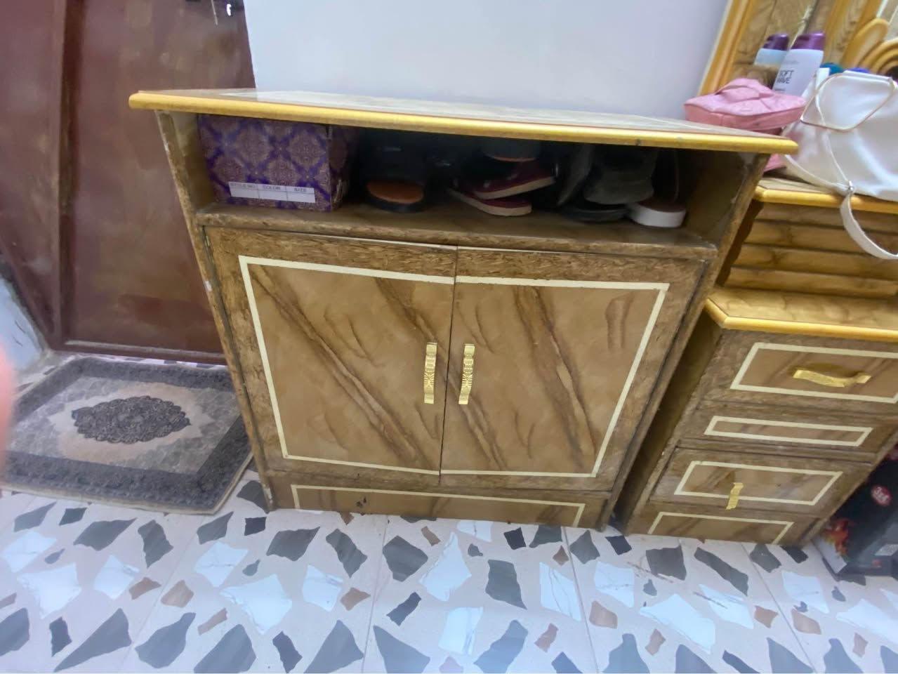 غرفه نوم كنتور ٦بوب غرفه جديده مانستخدمه شهر 
مكان بغداد ابو غريب حي الشهداء رقم ***********
وتساب بغداد, العراق
