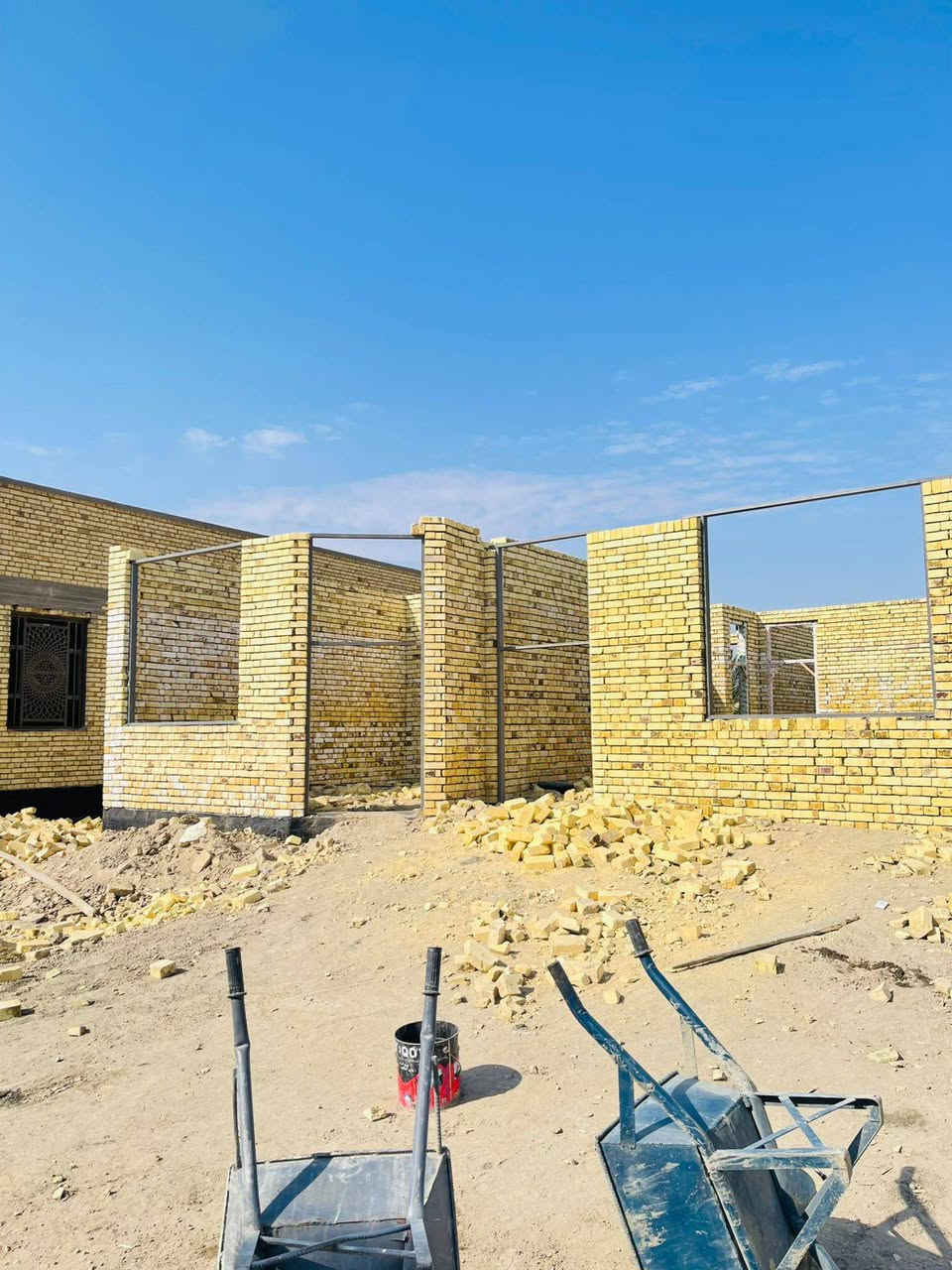 خلفة بناء شغل درجه اولى والتزام بالموعد 
‏‪***********‬‏ عنواني ناصرية حي الشهداء 
اشتغل عل الدبل ومكطوعه وباليوميه

نص مكتوب في الصور:
- ***********
- 11/09/2025 11:25 REDMI NOTE 11 PRO
- 11/09/2025 11:24 REDMI NOTE 11 PRO