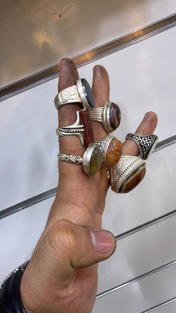 7 محابس فضه عيار 925 صياغات ثقيله وبيهن صياغه رويال شلع 225 الف مع التوصيل الي يريدهن يراسلني هسه يوصلنه باجر *********** بغداد التراث مال بياع
