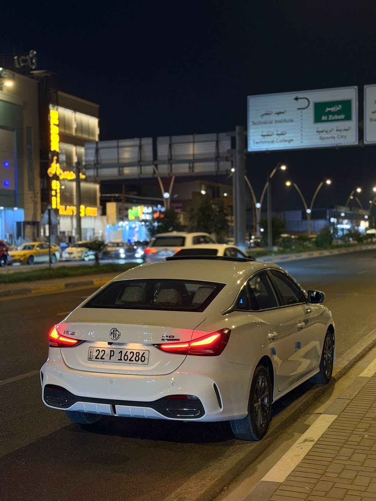 سلام عليكم امجي 5
سيارة.  MG GT5
ماشيه 26 الف 
بسم شركه وكاله تحويل 
مواصفات فول 
بدون صبغ كفاله عامه 
ابواب بصمة
تشغيل بصمة
مراية شفت + اشير بالمري
تبريد شرط ثلج + مركزي 
محرك + كير على وضع شركة
كراسي جلد فاخر 
لون سيارة ابيض ثلجي 
كاميرات محيطية 360 درجة
فتح سقف سلايد 
محرك 15.0 تنفس طبيعي 
فتح ابواب مركزي 
اضواء ابيض عدسة LED مع تحكم عالي + ناصي 
سيارة فول كماليات
الاتصال ***********
العنوان البصره المعقل
