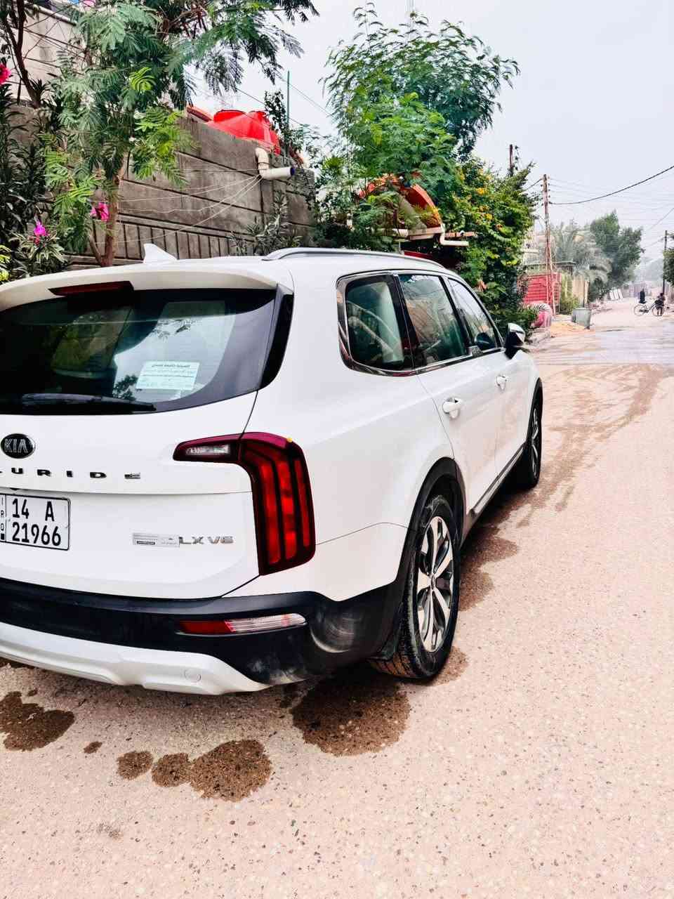 كيا تيلورايد (Kia Telluride)
موديل (2020)كلين تايتل مكفوله كفالة عامة ومن الضربة القويه 
بيها بعض الطخات قليلة 
مواصفات (LX) 
7 راكب رقم بصرة الداخل جلد 
وارد خليجي (3.8/6V) 
حساسات خلفية وكامرة خلفية وشاشة 
وتشغيل عن بعد مري شفط 
وضع قيادة ذاتية /اشارة ترحيبية
تبريد 3 قطع 
صيانة شهريآ اوديها  
السعر 275 وبيها مجال 
العنوان /البصرة 
للاستفسار اكثر التوصل علا الرقم  ***********
