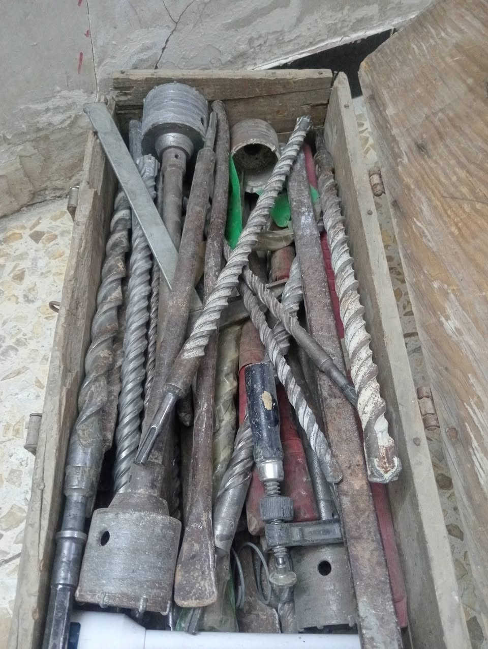 السلام عليكم 
شلعه براين ادريلات انواع الدريلات المختلفه 
كبير وصغير الاحجام مع قلم واهيام 
البيع شلعه 
مكاني بغداد الحبيبيه 
واتساب 
***********
