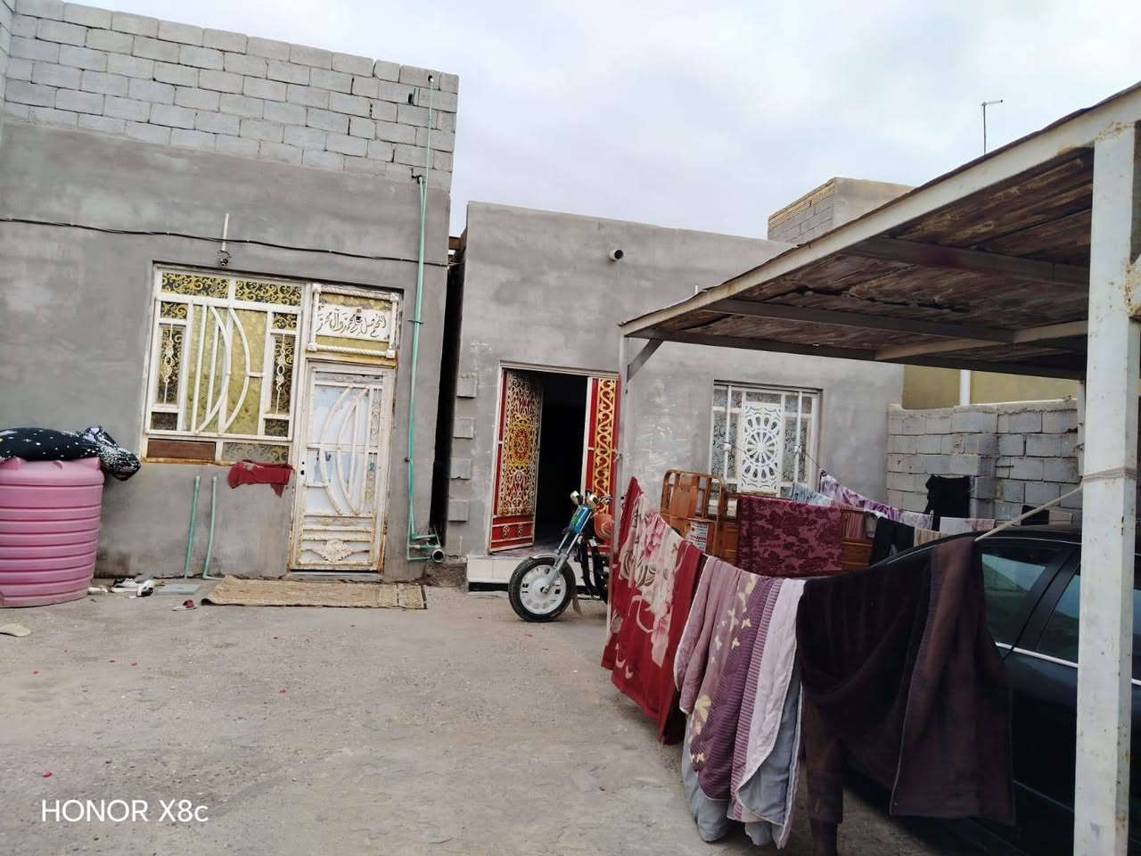 سلام عليكم بيت زاىد مشتمل للبيع لمساحه 420متر
لبيت لجبير يحتوي على غرف3 وصاله وموزع وصحيات وساحه جبيره
 لمشتمل غرفه وصاله وصحيات لمكان البصره قضاء لدير ابوغرب تواصل ***********
