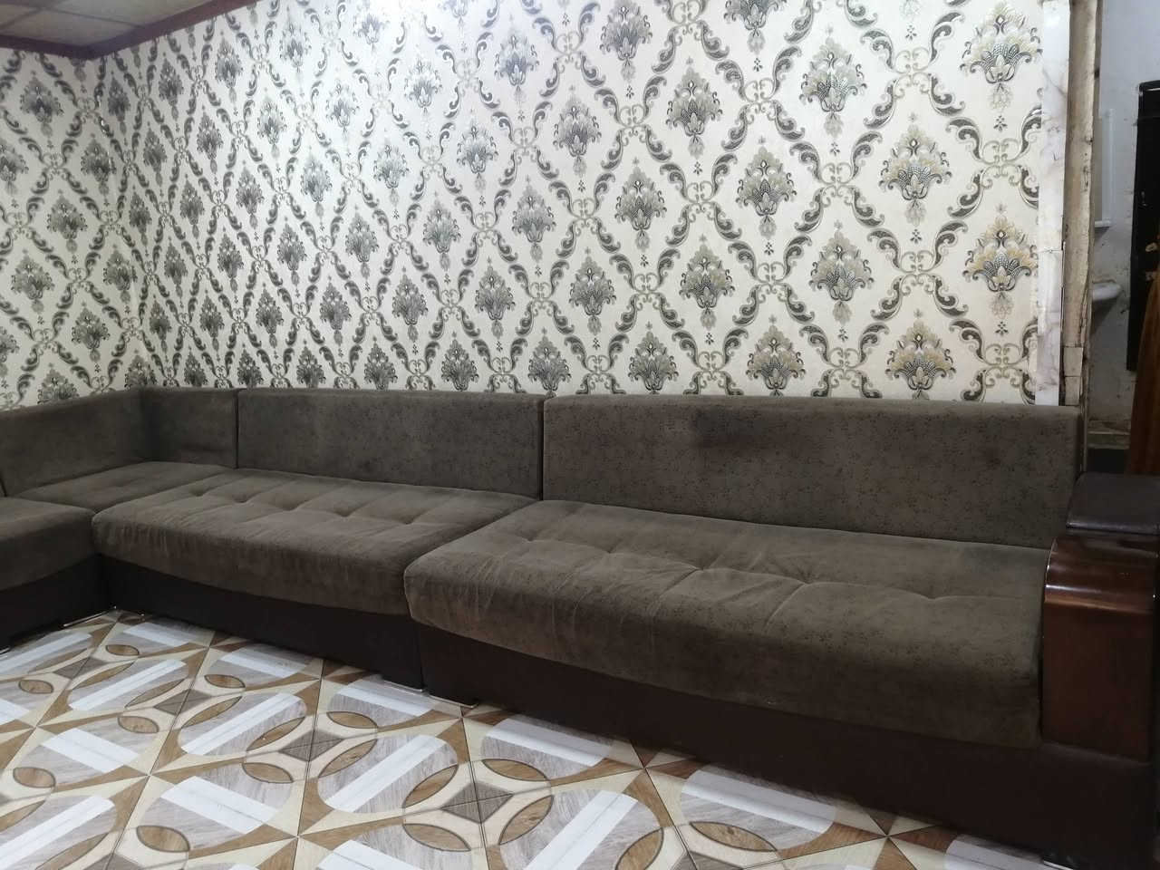 ديوان تركي خشب أصلي ٧ أمتار ب150 المكان حي التحرير قرب جامع ال البيت للتواصل ***********
