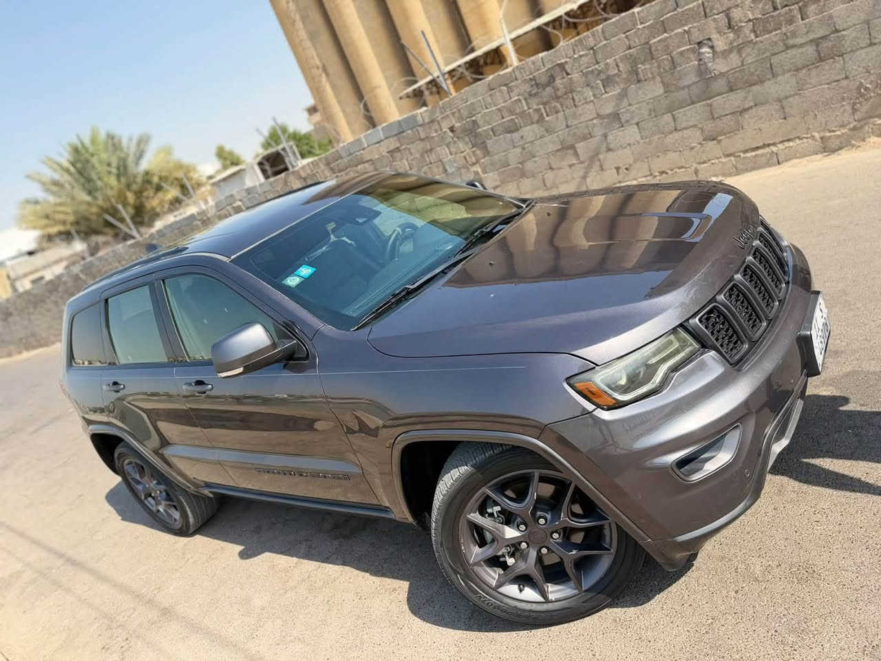 مكلف بالنشر !!!!
السلام عليكم للبيع 
🚙جيب كراند شيروكي 
 موديل 2021 فئه 80 
مكينه 3600

سياره اني مستوردها يعني على ايدي ماشيه 40 الف ميل 
وبدون صبغ ولا قطعه مبدل منها
وصور حادثها مرفق مع الصور بيها دعاميه فقط
كير ومكينه مكفول سياره نضيفه جداً
فول مواصفات 
-رادار امامي
-تدفئه تبريد كشنات
-فور ويل
-بانوراما
-بصمه باب وتشغيل عن بعد
-كشنات جلد وكشن كهرباء وستيرن شفط 
-شاشه دشبول كبير وصندوق كهرباء

📍الموقع -بغداد- العطيفيه 

السعر 💵💸240 وبيها مجال 

الاتصال ☎️***********
