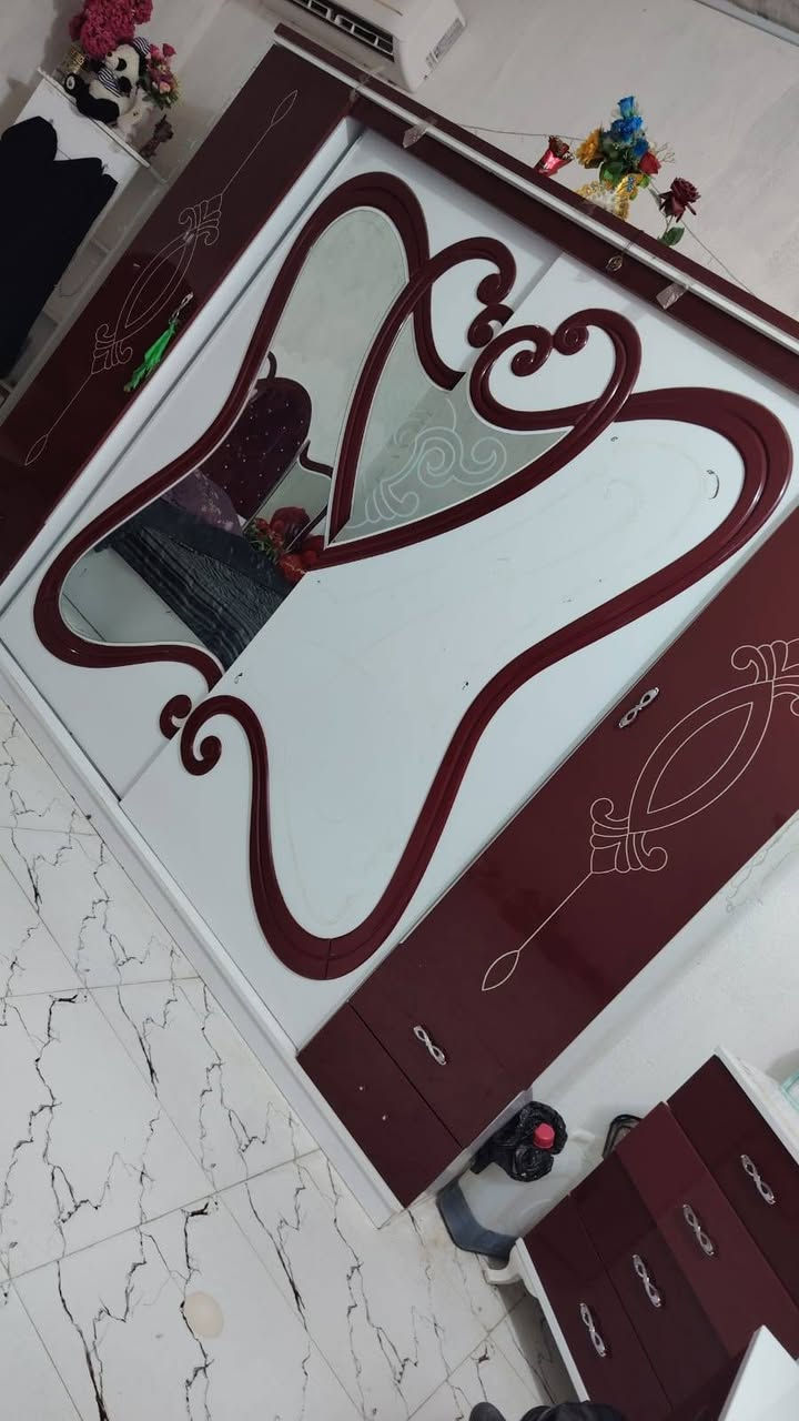 قرفه تركي اصليه مستخدمه قليل مشتريهه بمليونين ورايدهه بمليون وبيهه مجال قليل المكان الدير شارع مطعم الخيمه حي الحكيم الهاتف ***********
