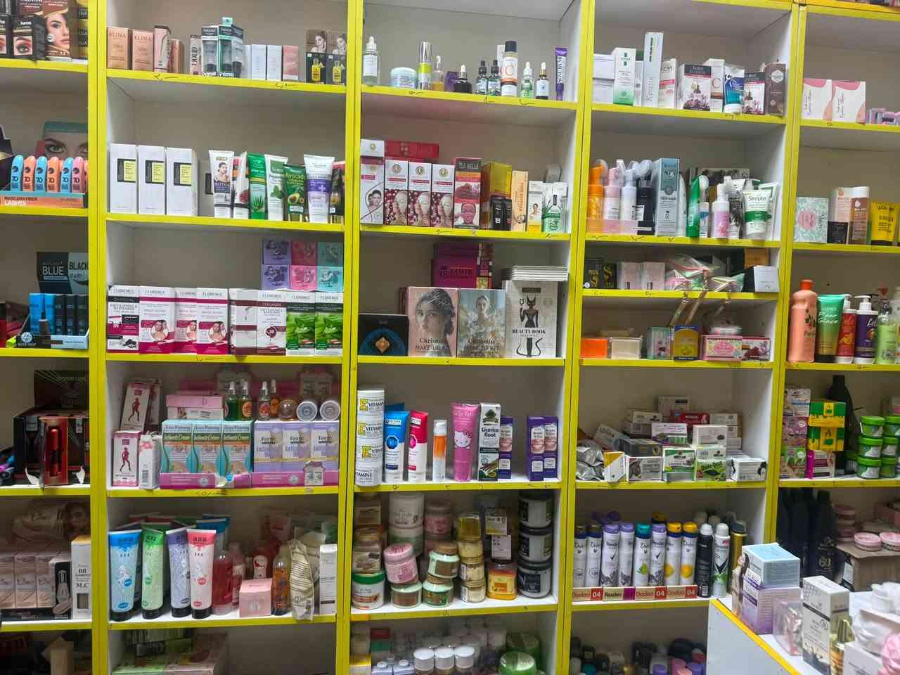 كوزمتك. للبيع. الغراض. كلهة. اصلية بغداد للتواصل الاتصال ***********
