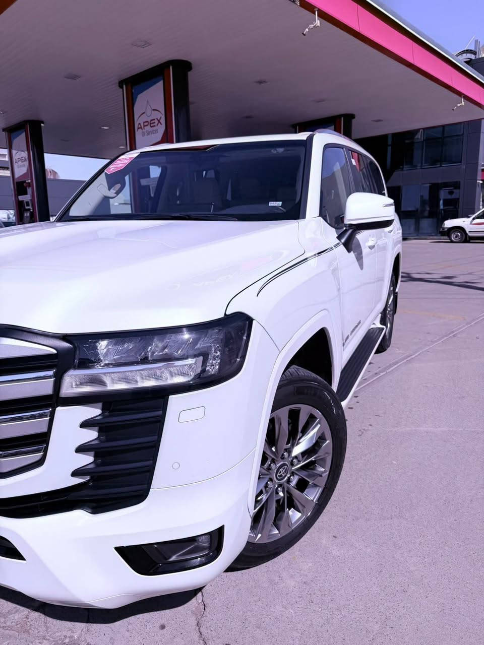 بسعر مناااااااسب جدا
‏‎سلام عليكم 
سااااااااز
� لاندكروزر  SAS 2024 GXR - 🌟 
🔹 المواصفات العامة:
 • موديل: 2024 
 • المكينة: 4000 CC تنفس طبيعي 
 • ماشيه  فقط  73000 كيلو – وقابلة لزيادة
 • بريم اصل  
⁠4 كامرات (360 درجة)
فتحة سقف (سلايت) 
بصمات ابواب عدد (5)
شاشات خلفية عدد (2) 
الكراسي الامامية كهرباء 
كراسي الامامية تبريد 
كراسي (7) راكب كهرباء 
مقاعد (7) راكب جلد
ثلاجة وسطية 
جنطة كهرباء 
داخل صاج 
تشغيل عن بعد 
شاحن واير ليس
حساس امامي خلفي 
مري طي كهرباء مري 
 • رقم  شمالي بأسمي 
 • مكفولة من كلشي عدا بارد على كد شبر بالبنيد
🔹 الرفاهية والتجهيزات:
 • نظام تحكم منفصل بالتبريد للمقاعد الخلفية
 • شاشة وسطية كبيرة ونظام صوت فاخر
 • فتحات USB، بلوتوث، أنظمة أمان حديثة
:السيارة جديده 

للإستفسار الاتصال ع الارقم التالي 

‏ ‭***********

تحياتي لجميع
