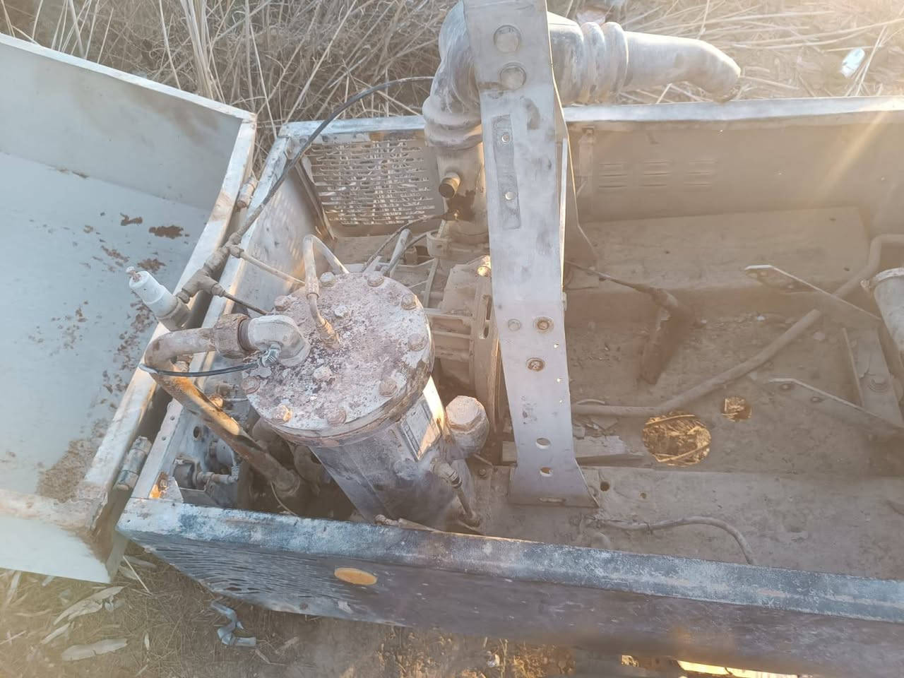 كمبريسر كامل عدا محرك شايله
كان بيه محرك ازوزه 4 سلندر
بطل شرط
ضاغط + راديتر + طبك موجود كامل عدا محرك
السعر 12 $
***********
