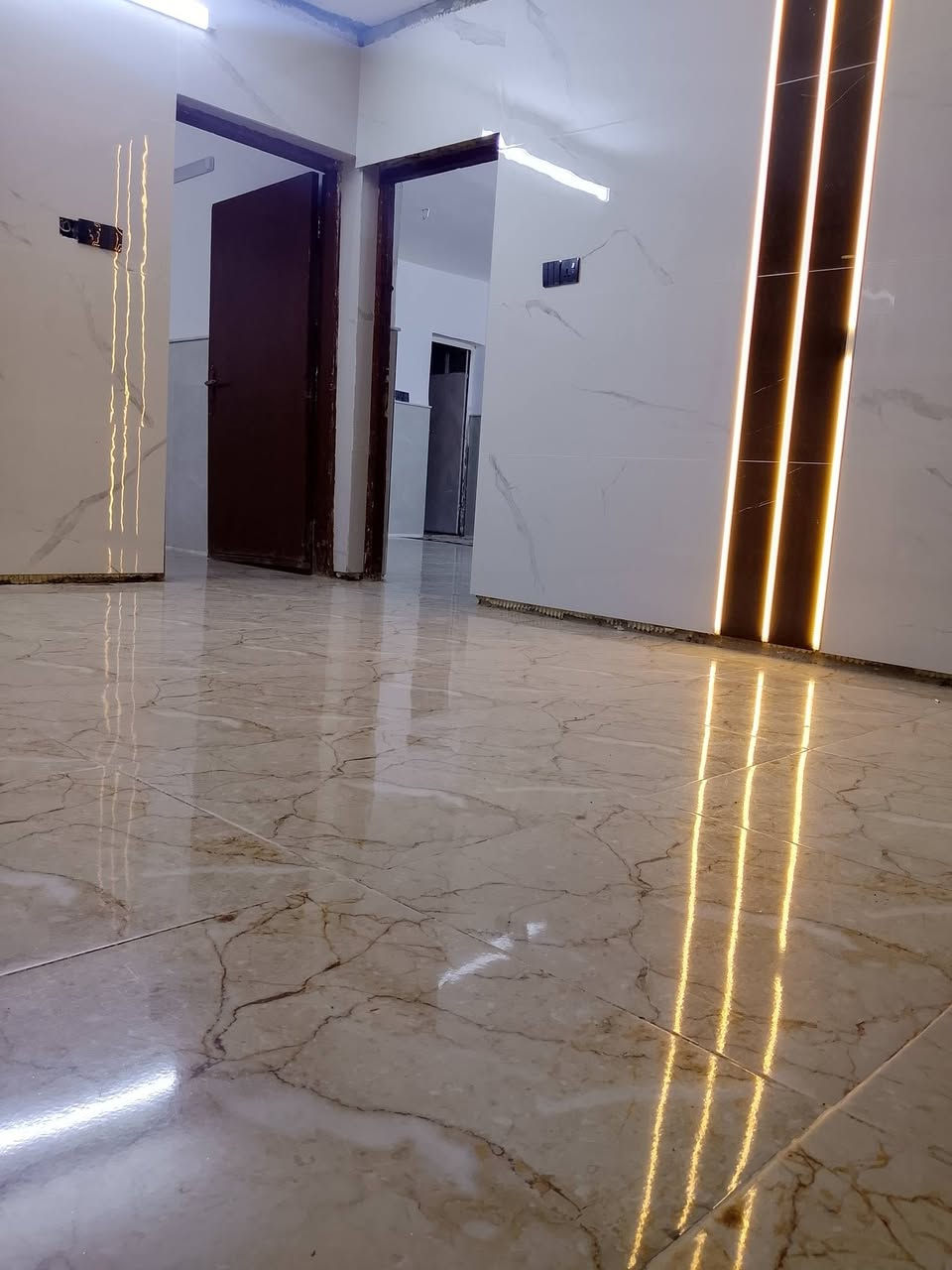 دار للبيع المساحه ١٠٠متر العنوان الحبيبيه شارع السجه قرب مطعم سلام للاستفسار الاتصال على الرقم *********** السعر ٦٢ وبي مجال

