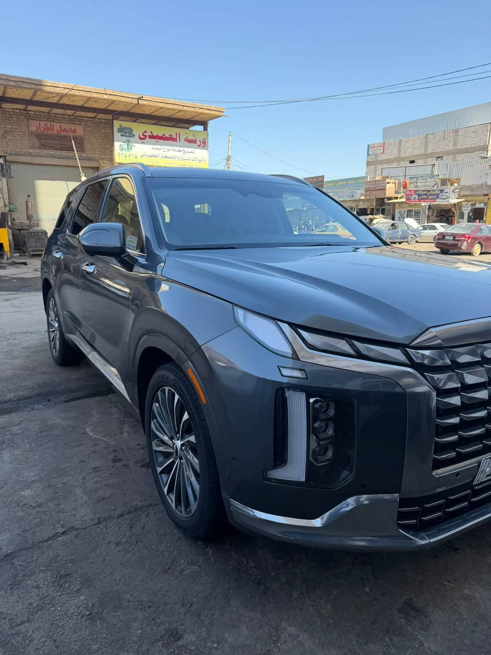 للبيع هيونداي بلسايد PALISADE 2024 VIP فول 1/1
سعرهه قبل كلشي 278 وبيهه مجال قليل 

الداخل: ابيض VIP
الموديل: 2024
الفئة: VIP Calligraphy اعلى فئة
بيها قطعة وحدة فقط بنيد
صور الحادث موجوده بالمنشور 
تصليح بسيط باب الجنطه اصبعين بارد ممبين 
باب خلف العبري كارت بسيط كلش ولا مبين نهائي 
مكينه نضافتهه 100/100
ايرباك ستيرن فقط - بدون دشبول
بدون شاصي وبدون لغد
المواصفات:
بانوراما - 
7 راكب كراسي طيارة 
VIP منفصلة
تبريد 3 قطع - تدفئة وتبريد كراسي امامي وخلفي
شاشة كبيرة 12.3 - كاميرات 360 درجة
رادار - نقطة عمياء - تحديد مسار - قيادة ذاتية
شاحن وايرلس - هيد اب دسبلي - صندوق كهرباء شفط
بصمة تشغيل + دخول ذكي + تشغيل عن بعد
كشنات كهرباء ميموري
السيارة بأسمي - تحويل ثاني يوم
سنوية وهزة جديدة ما ساقطة - 
رقمها بغداد  
مكان السيارة: النجف

سياره جاهزه عالاخر 

للاستفسار ***********

نص مكتوب في الصور:
- 70 4G 12:16 5 / 17 1:1 BIDCARS bid.cars