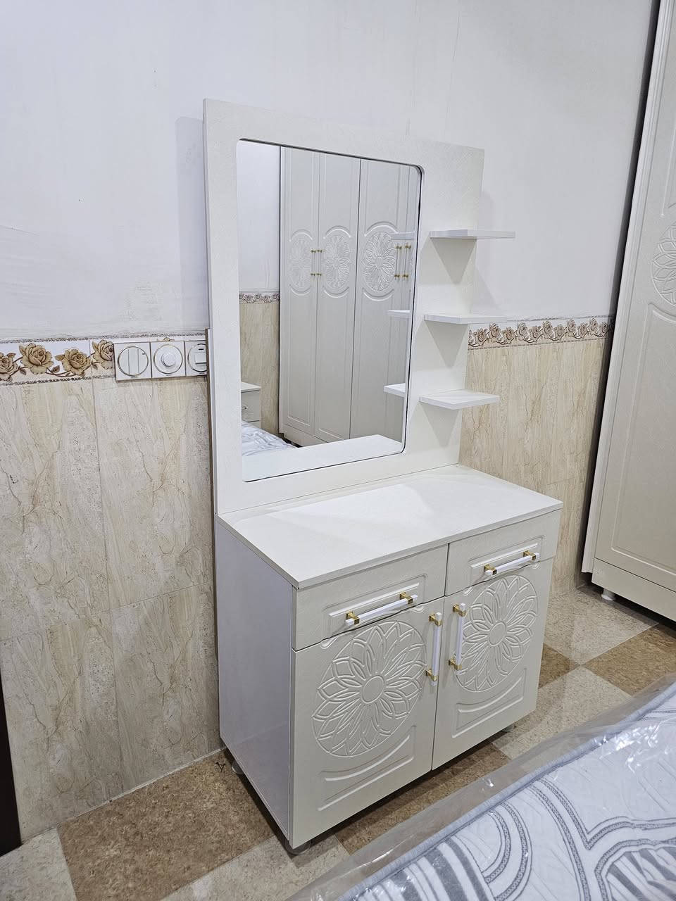 ئه م زووري نوستنه ده سكردي بالون بريس لوك لوكه بو فروشتن

قياس معرض. باني ٣متر به رزي ٢٨٠ قولي ٧٠ 

كامل بو فروشتن ته نهاا ئيسفنجي له كه ل نيه 

***********
