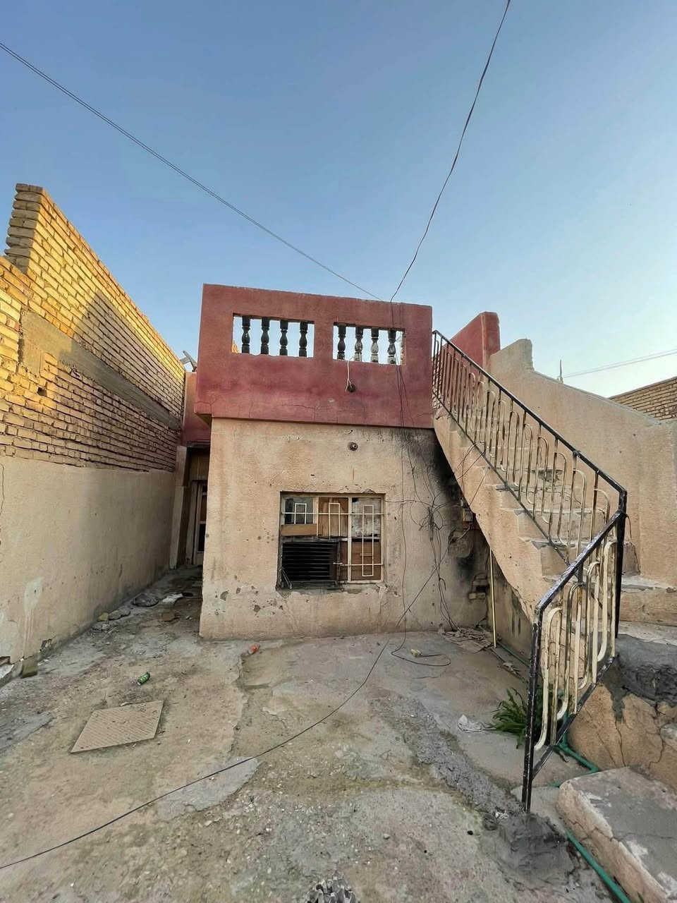 🏠 بيت للبيع - بغداد / الحسينية (الراشدية - منطقة مسقط)
📍 الموقع 
قرب شارع المدارس / شارع علي الطيب 
بضهر شارع 20
(المنطقة تبليط وكاملة جميع الخدمات)

📐 التفاصيل:
 المساحة: 100 متر مربع.
 السند: طابو ملك صرف (تحويل ثاني يوم مباشرةً).

 حالة العقار: البيع بسعر أرض (البيت متروك ويحتاج إلى ترميم كامل).

💰 السعر النهائي: 35 مليون  (قفل).
📞 للإستفسار والتواصل: ***********
