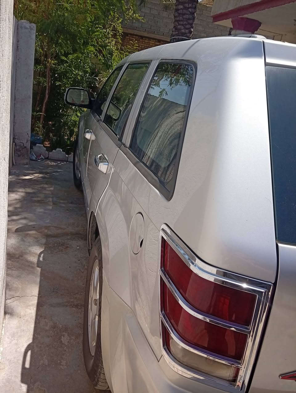 اسلام عليكم سياره جيب شيروكي موديل 8 سياره نضيفه كشرهه نضيف تبريد ثلج محرك بي دخانه بيضه بيهه 3 قطع صبغ كلهه شغاله سياره حلوه مرتبه سعر 70وبيهه مجال للطيبين مكان ديالى بعقوبه رقم ***********
