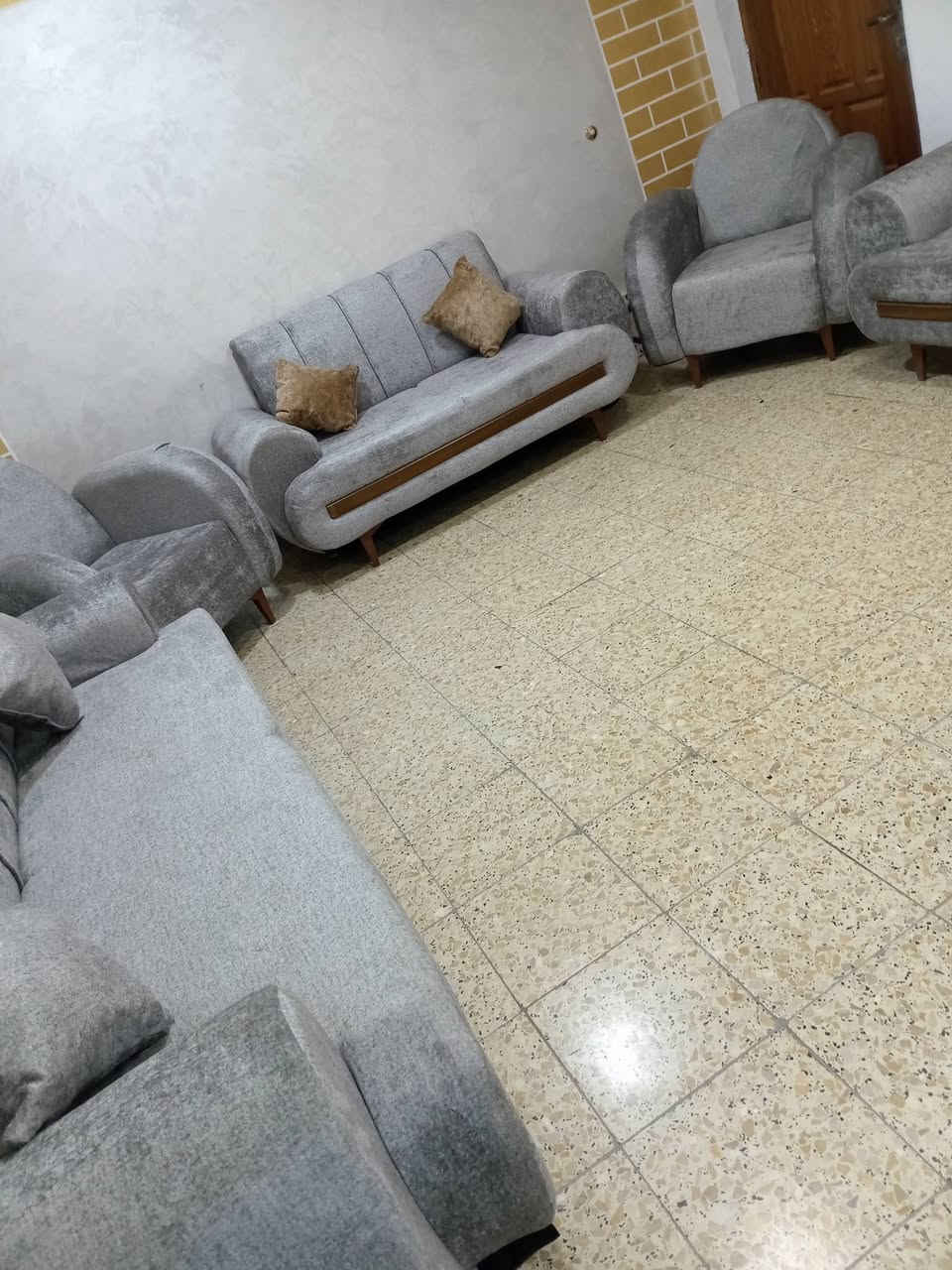 تخم ١٠ مقعد الفخر نوع باندى كوالتي عالي ع شرط حطاطه شغل ثكيل جديد يم نجار اللبيع شراي يصل على رقم ***********
