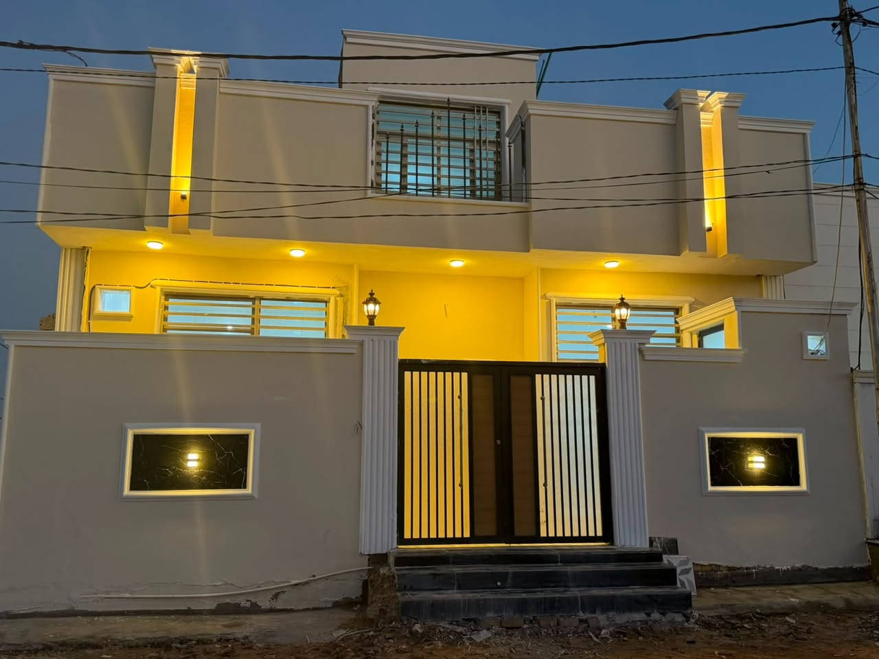 بيت ١٠٠ متر مربع للبيع كونكريت 
غرفة وصالة واستقبال ومطبخ وصحيات 
مجمع توحيد العفلوكي اول شارع بعد مركز الشرطه 
للاستفسار *********** او***********
