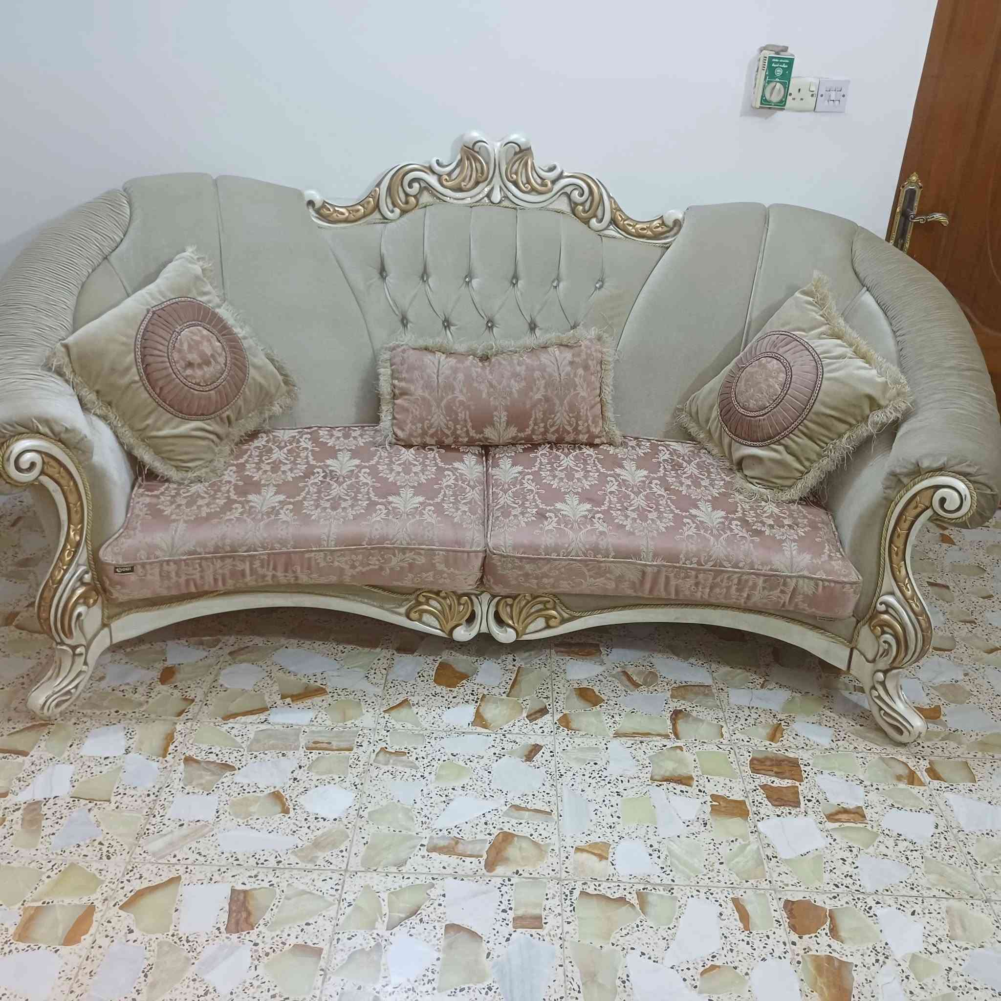 سلام وعليكم تخم درجه اوله نضيف  تفصال احنه فصنا مكانه بغداد الكماليه لسعر ٦٥٠ وبيها مجال بسيط العلم ماخذينه ٤ ملاين الله شاهد قبل مو هسه لشراي يتصل ***********
