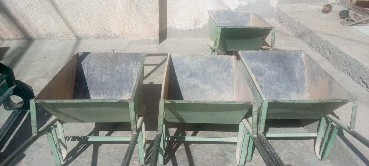 سلام عليكم ونج نجفي البيع وياه اربع عرباين تفصال ماطور نضيف شرط فحص ستوته هم البيع مديل 2021  سعر ونج و ستوته خمس ملاين بيه مجال بصيط حك جيه عنوان كربلاء حي العسكري رقم تلفون ***********
