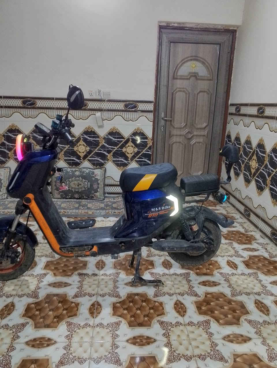 السلام عليكم ورحمه الله وبركاته موطور
 ار 918 نظيف حيل 
 السرعه 99 اربع بطاريات نظافه 
 للبيع السعر 300 
***********
