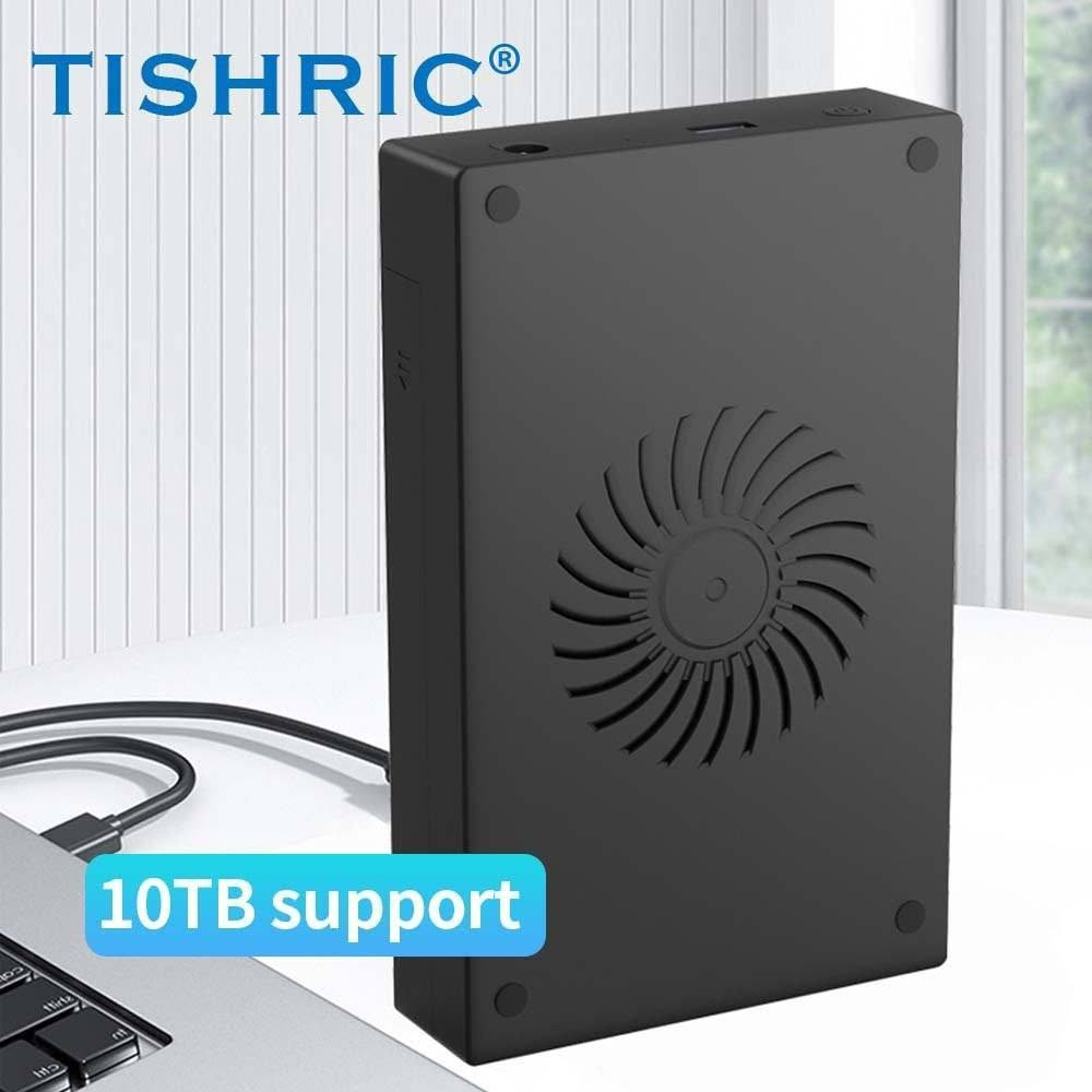 🗄️ راك هارد خارجي RUIJING 3.5" HDD External Case (USB 3.0) – تحويل هارد المكتبي أو الـ SSD إلى هارد خارجي بكل سهولة!
🚀 المميزات والمواصفات التفصيلية الشاملة:

🔹 دعم سعات ضخمة تصل حتى 10TB: يدعم تشغيل هاردات الحجم الكبير للمكتبية (3.5 بوصة) وكذلك هاردات اللابتوب والـ SSD بحجم (2.5 بوصة) عبر منفذ SATA، بسعات تخزينية هائلة تصل إلى 10 تيرابايت.

🔹 سرعة نقل فائقة (USB 3.0 High-Speed):
يوفر معدل نقل بيانات يصل إلى 5Gbps لنسخ ونقل الملفات الضخمة، مقاطع الفيديو والألعاب بسرعة وسلاسة.
أسرع بـ 10 أضعاف مقارنة بمنفذ USB 2.0 القديم.
متوافق خلفياً بشكل كامل مع منافذ USB 2.0 و USB 1.1.

🔹 هيكل ألومنيوم ممتاز بتبريد فريد (Aluminium Alloy Casing):
مصنوع من قطعة واحدة من سبائك الألومنيوم المقوى لتوفير مظهر أنيق وحماية متينة للهارد.
كفاءة عالية في تشتيت حرارة الهارد أثناء التشغيل المتواصل لضمان الحفاظ على سلامة البيانات وعمر القرص.

🔹 تصميم حماية وتعليق أمن (Safety Suspension Design): نظام داخلي يمتص الاهتزازات ويحمي القرص الصلب من الصدمات والضغط أثناء التشغيل أو النقل.

🔹 سهولة التركيب بدون تعقيد (Drive Free & Tool-Free Design): تصميم ذكي يسمح بتركيب الهارد بسهولة وسرعة بدون الحاجة لأدوات صيانة معقدة.

🔹 تغذية كهربائية مستقرة: مزود بمحول طاقة خارجي (Power Adapter) يوفر جُهداً كهربائياً مستقراً لتشغيل هاردات الـ 3.5 بوصة التي تتطلب طاقة عالية بكفاءة وبدون انقطاع.

🔹 توافق شامل واستجابة سريعة (Plug & Play):
يعمل فوراً عند التوصيل دون الحاجة لتثبيت برامج تعريفية.
متوافق مع كافة أنظمة التشغيل: Windows (XP / Vista / 7 / 8 / 10 / 11) و Mac OS و Linux.

🔹 محتويات العبوة: حافظة الهارد RUIJING 3.5" + كابل نقل البيانات USB 3.0 + محول الطاقة الخارجي + دليل الاستخدام.

اقم *********** 
📦 السعر: 25 الف فقط!
🗄️ راك هارد خارجي RUIJING 3.5" HDD External Case (USB 3.0) – تحويل هارد المكتبي أو الـ SSD إلى هارد خارجي بكل سهولة!
