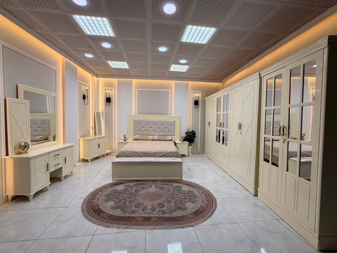 حصريا  توفرت غرفه اخشاب باحدث الموديلات  
السعر فقط (مليون و500 
)فقط 😍❤️
 
متكونه من 9 قطع 

قياس الكنتور الارتفاع مترين و35

الطول 3 امتار و 20
قياس الزاويه بارفاع الكنتوور // الطول 110سم

تحتوي الغرفه على شازلون خزان مجانا 

دوشك طبي / السعر 160 الف 
دوشك ضغط / السعر 125الف