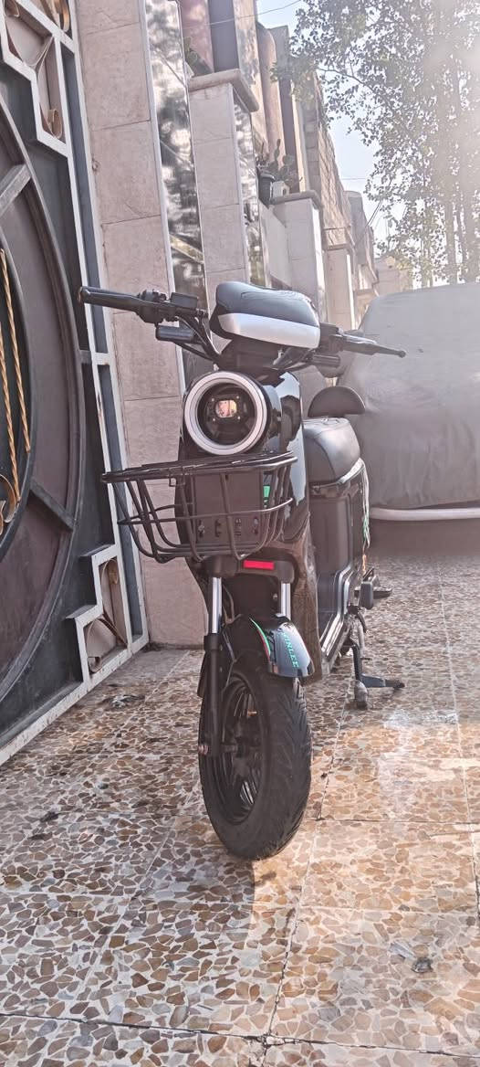 للبيع.. ⚠️
ماطور🛵 R9 موديل 2026 مستعمل اقل من اسبوعين 5 بطاريات 32 امبير ملف 1200 واط نحاس حقيقي دبل سويچ دبل كارت وبصمه تشغيل عن بعد السعر 580 وبي مجال بسيط.. 
العنوان موصل الجانب الايمن موصل الجديده 
☎️ ***********
☎️ ***********
