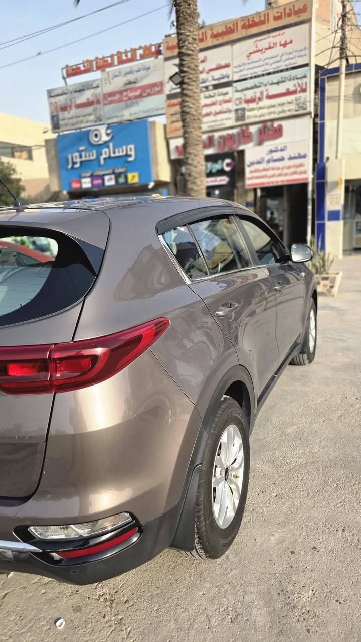كية سبورتج 2020 
خليجي كفالة عامه ماسية 97 
موصفات عادية
ادامة جديده كاملة للسيارة
تخم تايرات جديد
هزه جديد 
سعر 176 مجال بصيط جدا
المكان شهداء البياع 
رقم الهاتف ***********
