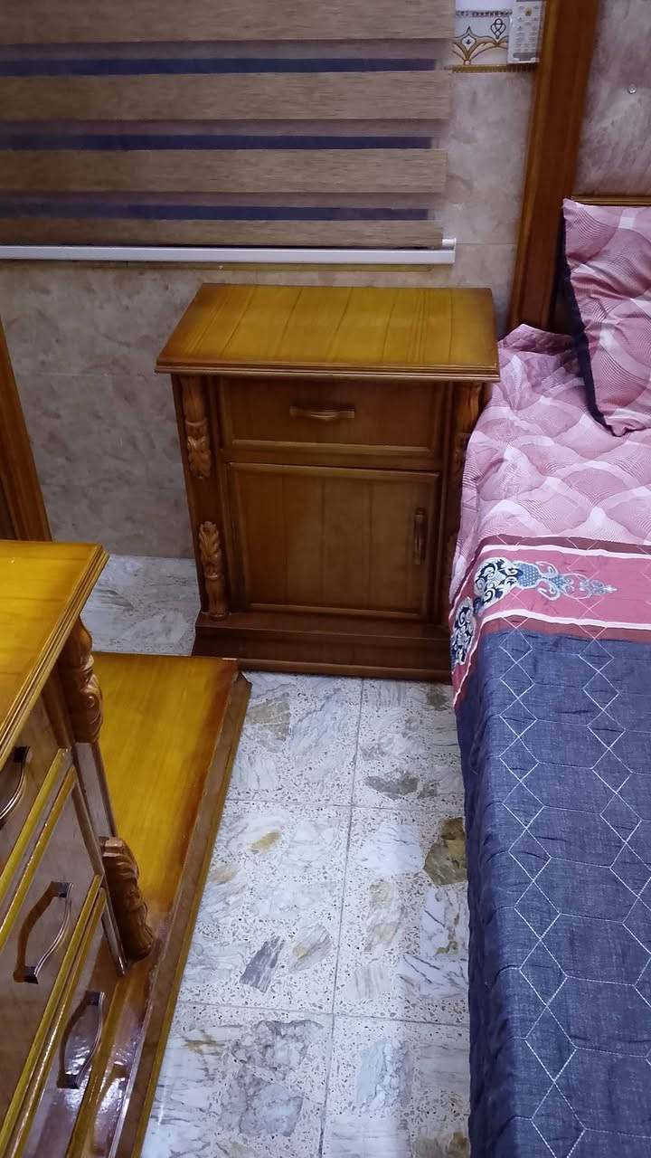 سلام عليكم غرفة نوم مستخدمه اخت الجديده للبيع السعر مليون و600 بيه مجال بسيط العنوان بغداد مدينة الصدر قطاع 28 موبايل ***********

