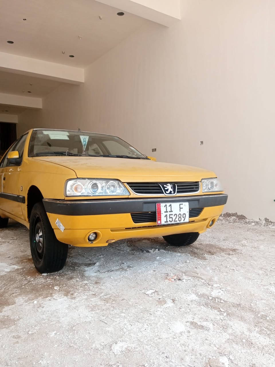 بيجو للبيع 405 موديل 2015 رقم بغداد بسمي مشروع وطني كير مكينه  كفاله تبريد شغال بكاني عماره وشراي بيه خير ويدلل وهاذ رقمي ***********
