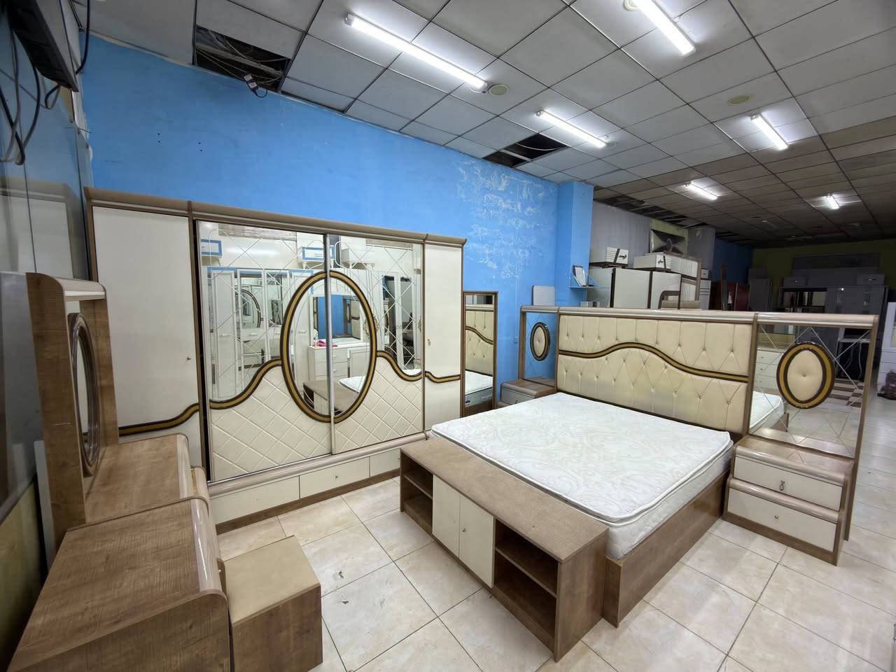 غرفه نوم فخم صبغ حراري خشب ثقيل الغرفه 10 قطع نضافه 100%100 سعر مناسب التواصل ع خاص او وتساب ***********
