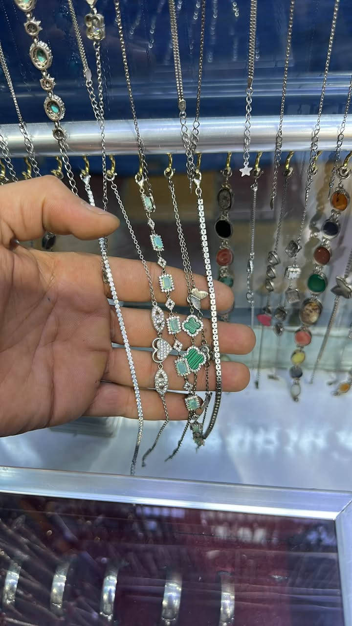 فضة ٩٢٥ • كمية كاملة