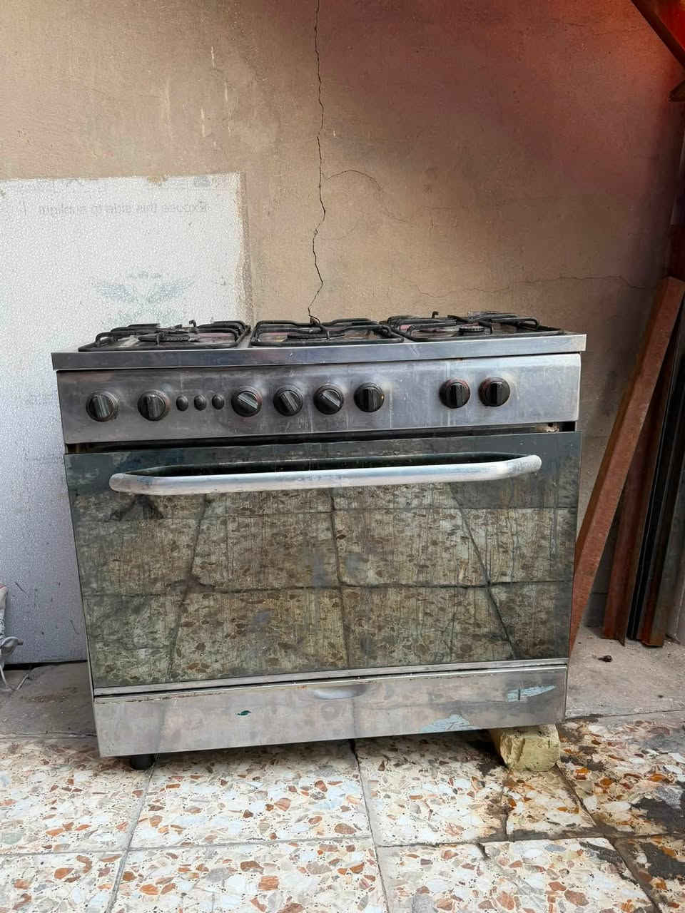 بيع سريع طباخ مصري ب 100 الف ***********
