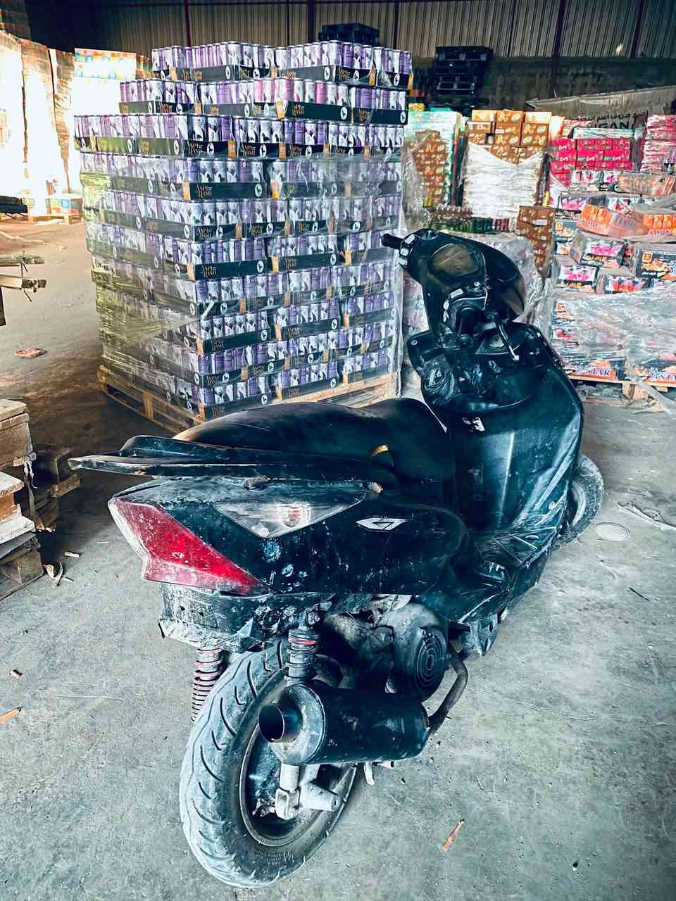السلام عليكم دراجة ثلعب للبيع السعر 600وبيهة مجال دراجة مكينتهة حلوة شلعة معدل نكرة سلف ومكاني بغداد اعضميةوبيهة مجال للستفسار على الرقم واتساب ***********
