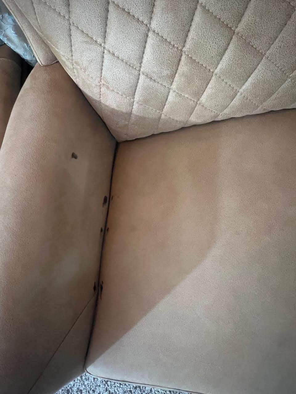تخم قنفات تركي ١٠ مقاعد  ماخته ١٠٠٠ دولار وحالين اريده ٦٠٠ الف وبي مجال نضافه بس بي واحد من لكراسي ابو لنفر جويه مال فحم ولباقي جديد مكان بغداد علي لصالح ***********
