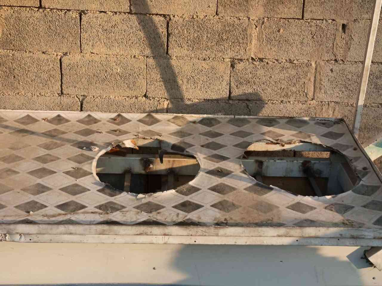 السلام عليكم من رخصه الأدمن عربانه للبيع جاهزه يرادلها ترتيبات بسيطه معروضه ب300وبيها مجال طباخين تايرات بس نفخ جاهزه مكاني بغداد معامل حي النصر *********** واتساب وتدلل
