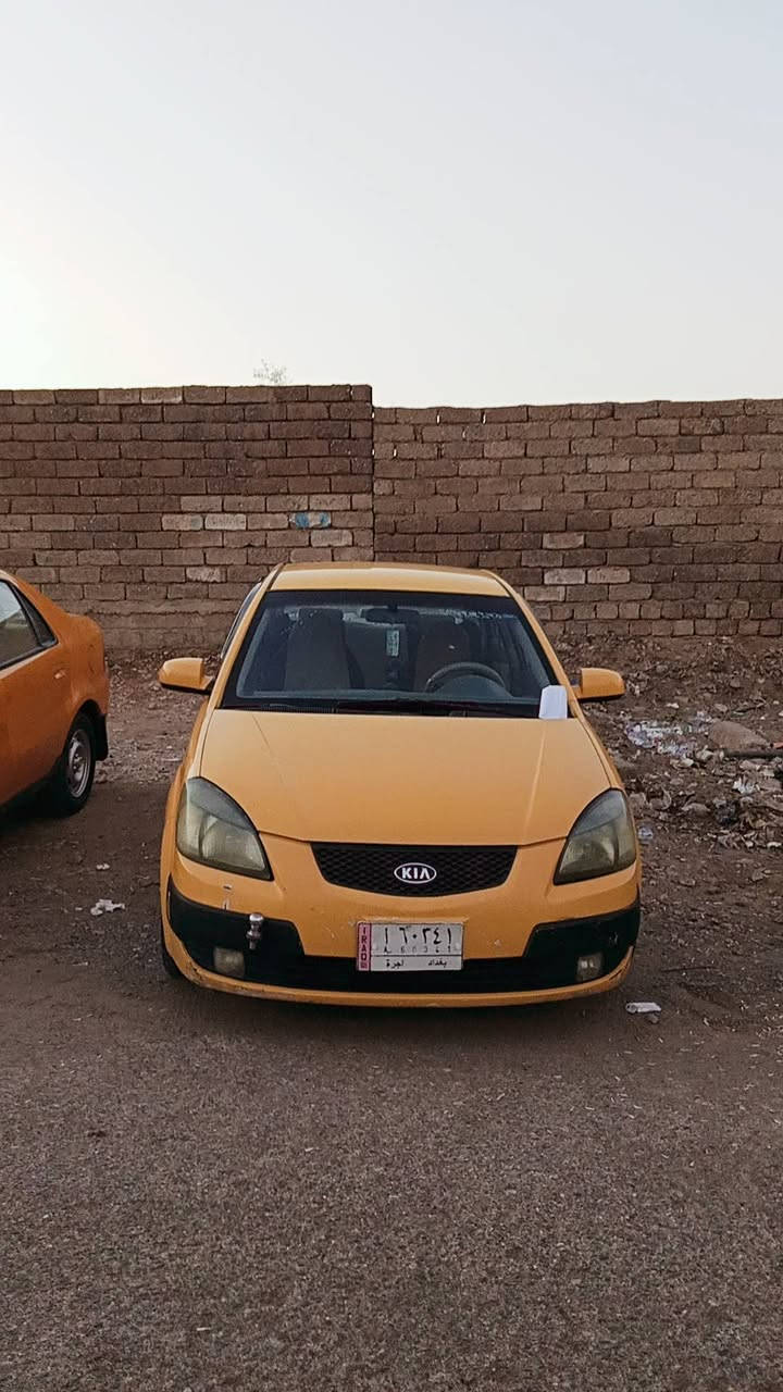 سلام عليكم  اخوان من رخصت ال ادمن  سيارة لبيع  كيه ريو موديل 2009 وارد امريكي  رقم بغداد  الماني 
السياره ضررها جاملق وبوند   كاربون بيها  هيه وغرامات صفر 0 محرك وكير شرط  لايت زينوز اصلي شاشه ابل ايفون 
كير اوتمتيك  سيارة جاهزه كلشي ماتصرف عليها  اخوان اغره المنشور زين واتصل عل رقم *********** 
سعر 76 بيها مجال  مكاني موصل جانب ال ايمن
