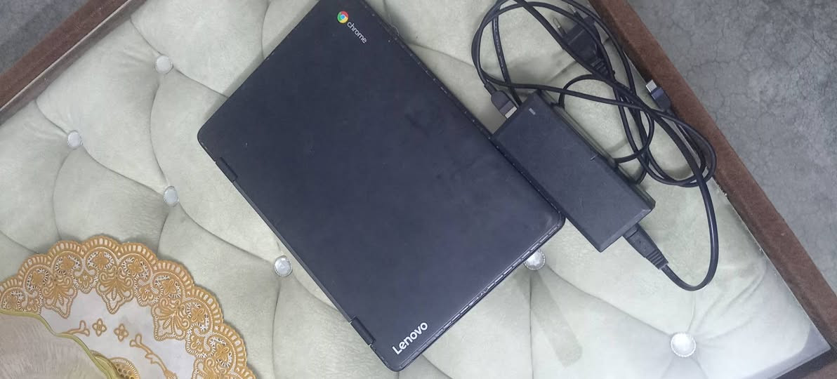 السلام عليكم للبيع لابتوب lenovo 300e 
نضام اندرويد بيه خلل فقط سماعات ما يشتغل ذاكرة 32معالج4 شاحنة تايب سي يدعم الشحن السريع شحنة يدوم من 3الى 4ساعات متواصلة يوجد توصيل داخل محافضة صلاح الدين قضاء طوز للاستفسار ***********
