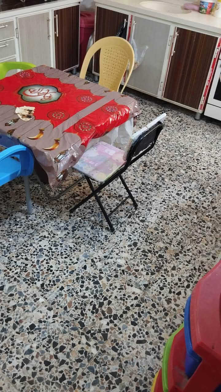 بيت للبيع قرب سيد عبدالله المختار 120متر غرفة نوم وصالة ومطبخ واستقبال وصحيات البيت ركن بسعر 45مع مجال 
***********
