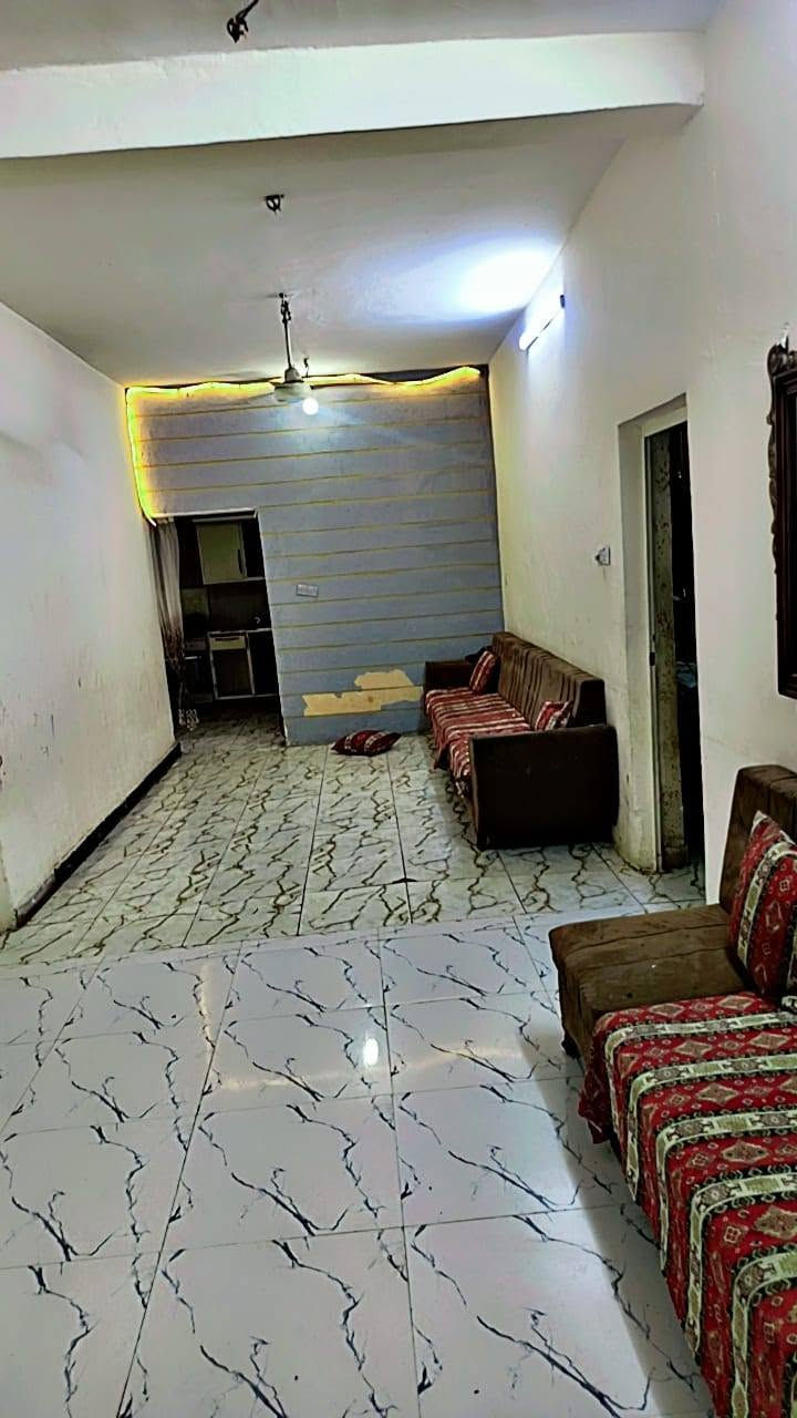 بسم الله 
مزرعة بمساحة 1100متر تحتوي على بيت مساحة البناء200متر مع ترك خلف البيت يحتوي على مضيف 6×4  غرف نوم عدد 3  5*4 صالة 10*3مطبح 4*4 حمام داخلي صحيات خارجية مساحة الحديقة 900متر  مزروعة ثيل مسيج داير حبل مع مزروعات حمضيات ونخيل ممتاز مثمر تبليط ماء نهر جاري بدون انقطاع ماء اسالة ونهر بدون نقطاع مدارس مستوصف سوق موقع  البيت سلمان باك طريق الخناسة قرب المزارع سعر125مليون قابل التفاوض   جنس لارض 117 
***********@واتساب
