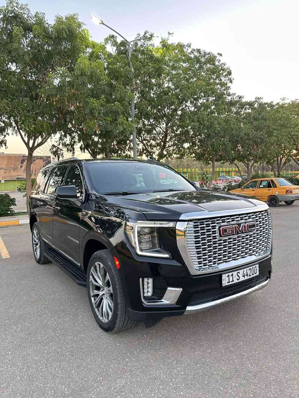 السلام عليكم
سياره GMC يوكن للبيع 
موديل 2022 
مواصفات سيارة SLT فول عدا فتحه 
حادث سياره تبديل بنيد فقط بدون ايرباك
سياره ماشيه ٨٥ الف فقط حقيقي 
سياره رقم مميز باسمي
سعر410$ دولار 
للاستفسار الاتصال ***********
