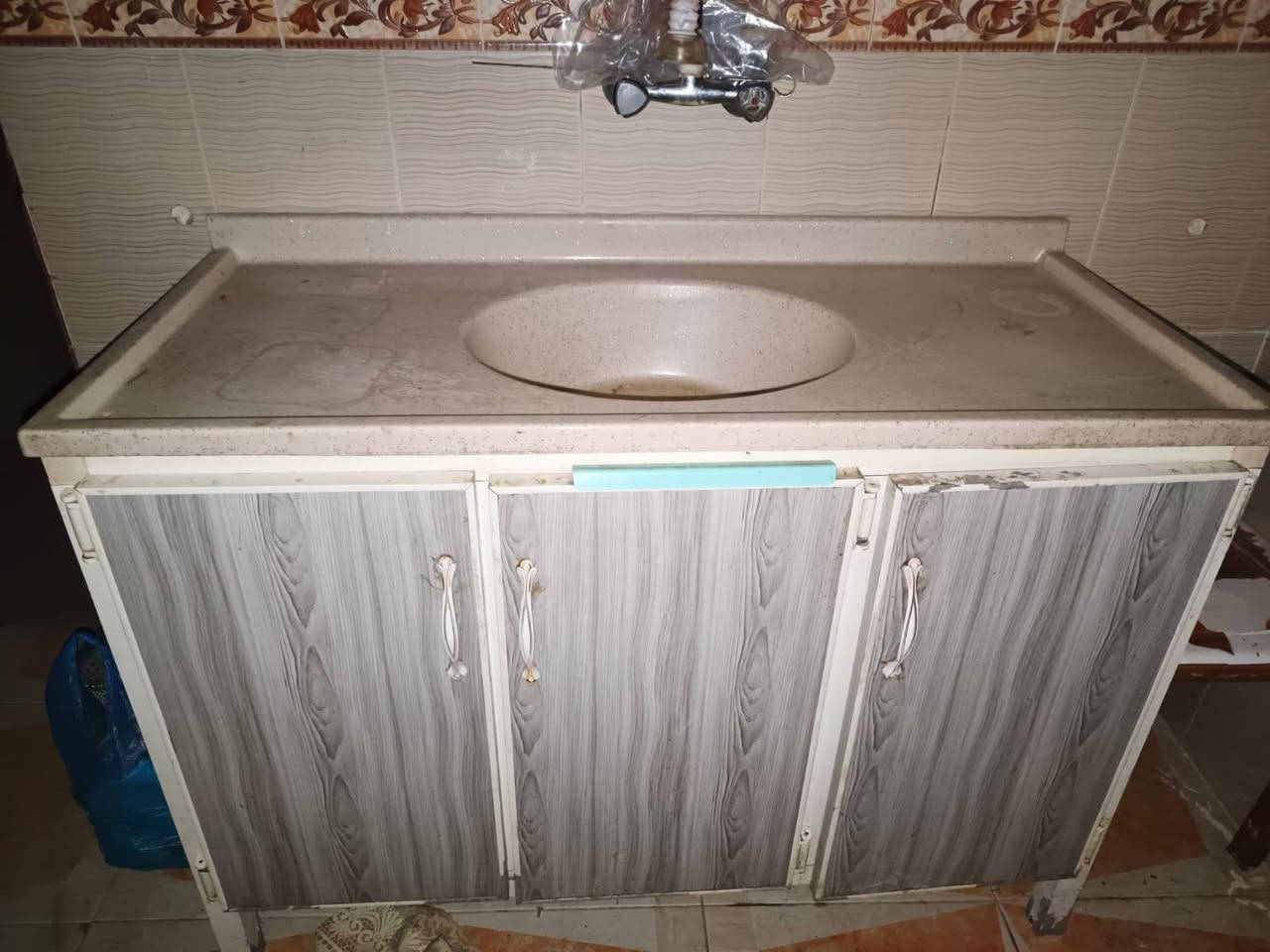 كاونتر ٣ قطع نظيف سعره ٢٠٠ وبي مجال الشراي يتصل ***********
