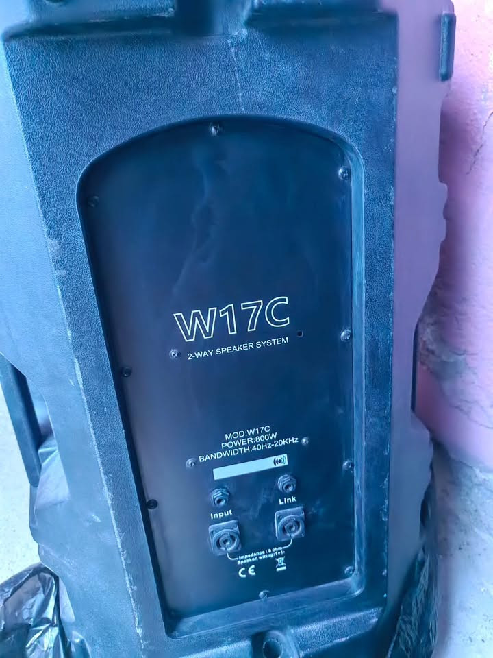 سماعات w17C العدد 4 مستخدم قليل
المكان ذي قار 
واتساب *********** زوج 375 وبيهن مجال
