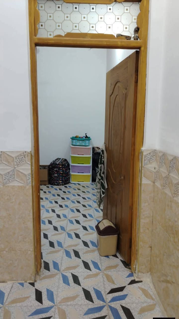 🏡دار للبيع اقصاد اقصاد🏡مقدمه 25 وشهر 500
بيت المساحة: 100 متر 
✅ #طابو_زراعي_سند_25_أقرار_محكمه
الموقع: النجف  مقابيل قريه الغدير بشارع عمود 282 المطحنه#ألخط_ألثاني

مواصفات البناء:
غرفه نوم وصاله ومطبخ واستقبال حمامات داخليه وخارجيه وكراج 
بناء مرتب (أساس + سقف كونكريت + طابوك)
أرضية بورسلين أبو الـ 60

الخدمات:متكامله
ماء كهرباء مدارس سوق تبليط مولد

للاستفسار والاتصال عل الرقم التالي أو مراسله واتساب:
***********
