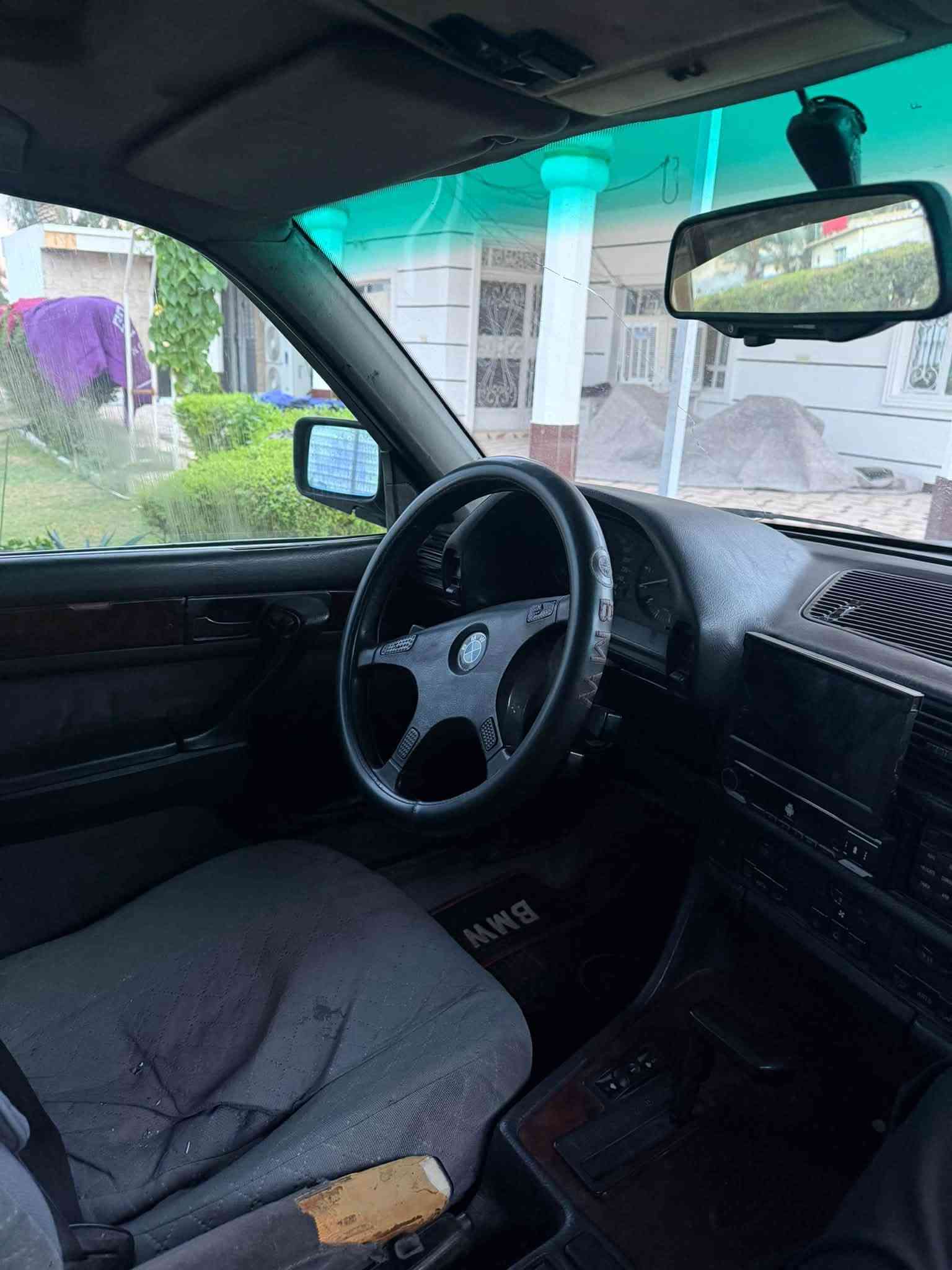 السلام عليكم
BWM 1992

735i 

رقم بغداد الجديد ب اسمي تحويل ثاني يوم

كير محرك بحاله جيده جداا 

السياره بدون صبغ بيها شويه جراد في الجزء العلوي 

تخم تاير جديد 

صدر جديد 

غرفه جديد 

شاشه لمس 

فتحه سقف شغاله

السياره على ايدي كامله مكمله تشغل وتطلع 
العنوان بغداد اليوسفيه
للاستفسار الاتصال على الرقم ***********
