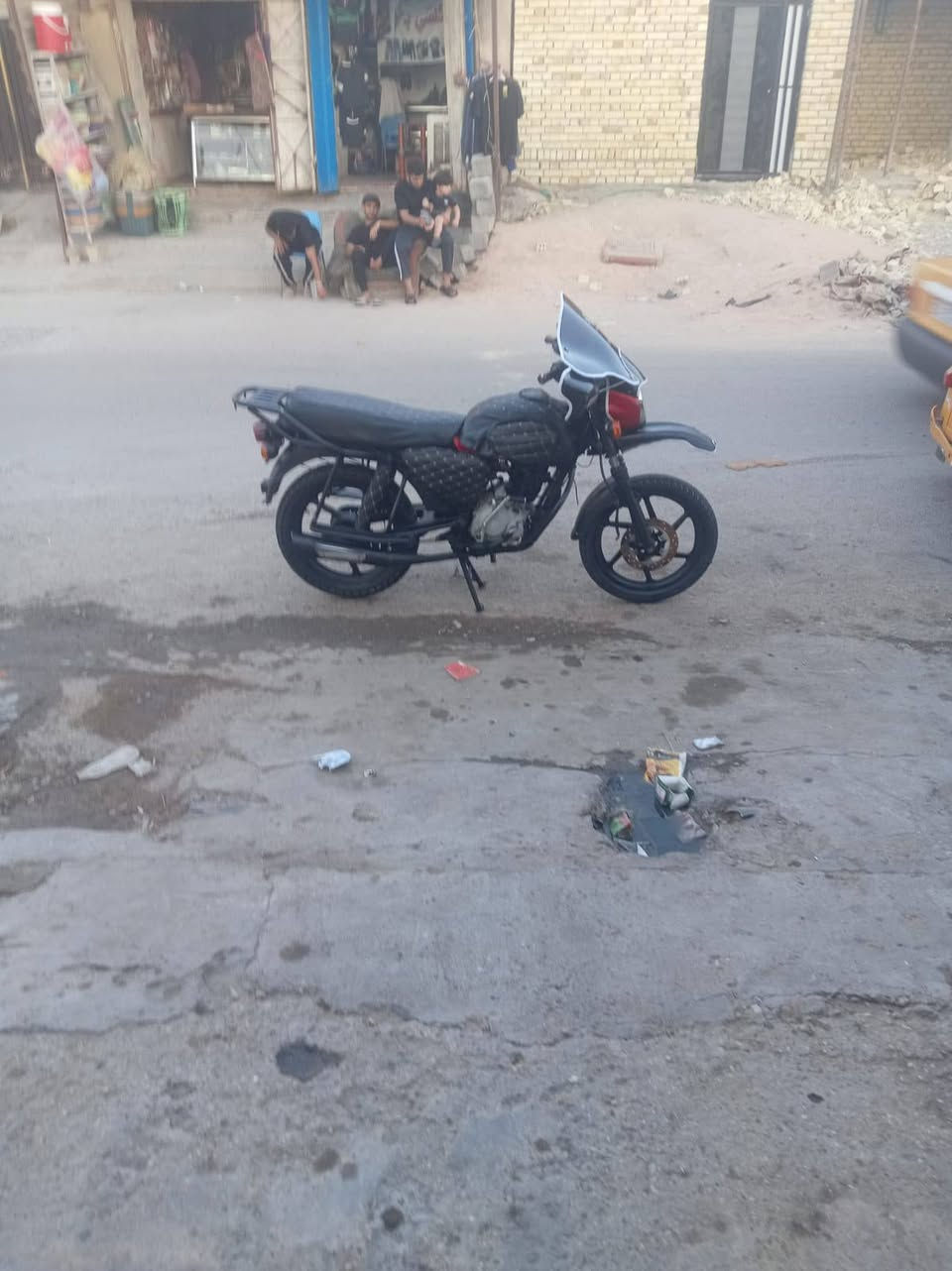سلام عليكم شباب دراجه بوكسر مديد 22 دراجة خير من الله وصوت لمحرك يخبل سلف هندر بكل وكت دراجة تخبل بيه لايت زنون ثلجي إشارة دشبوله كله كامل تنكر وتطلع توكف بصف المحرك إذا سمعه تاخذهة بلاش جيب فيتر وتعال ماناقصهة برغي ربع مذب عليه سعر800وبيه مجال حك جيه عنواني بغداد مدينة الصدر واتساب *********** و رصيد
