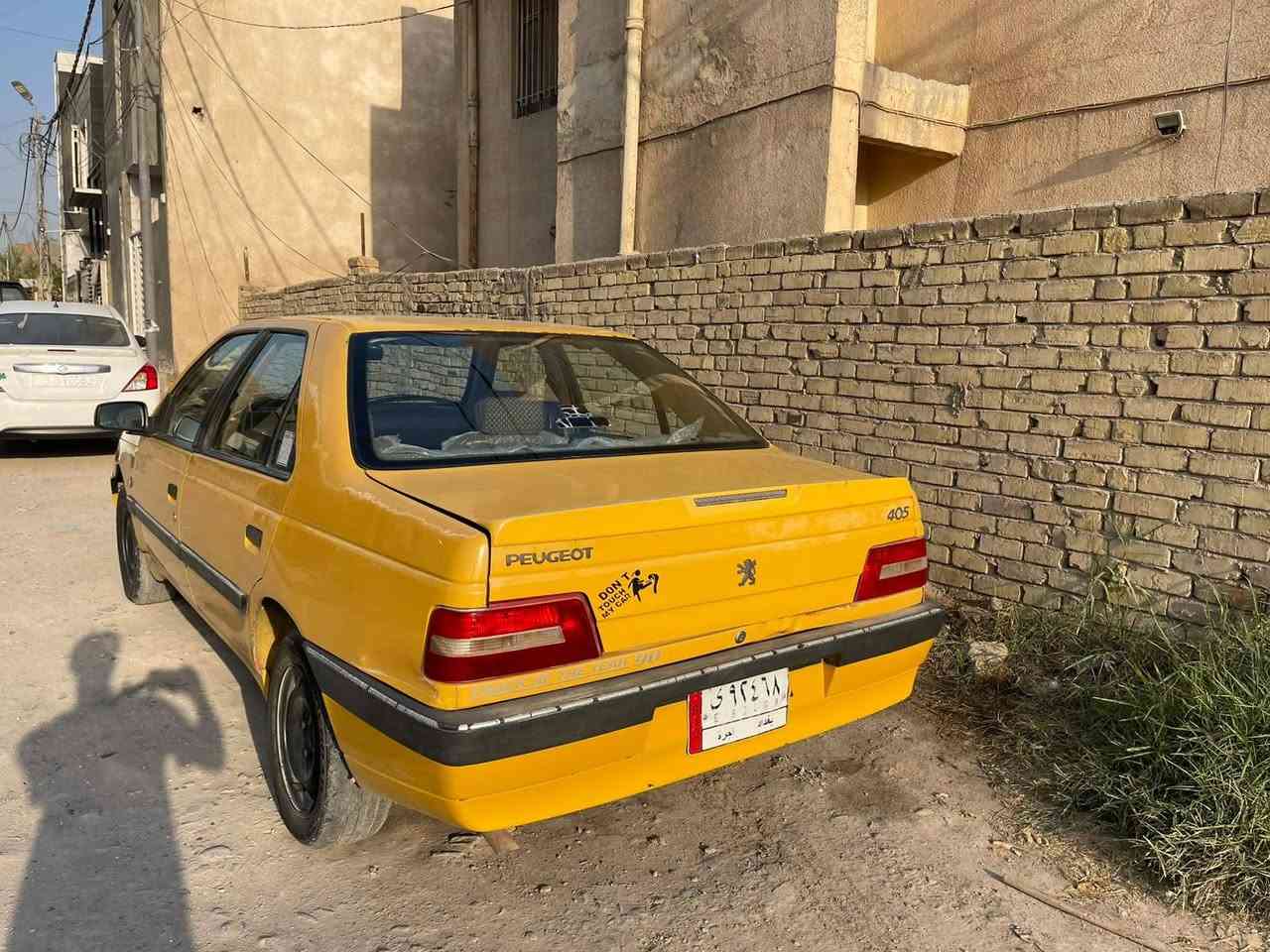بيجو405 موديل2013
كامله كهربائيات وكلشي حدادية صاله شهر 
مشط ستيرن تعبان 
بيه تنقيص دهن قليل كل تبديله 
مابيه ضربه قويه 
مصفره هيئة وغرامات 
رايده ب24 وبيه مجال حك الجية 
مكان السياره بالحلة 
هذا رقمي ***********
