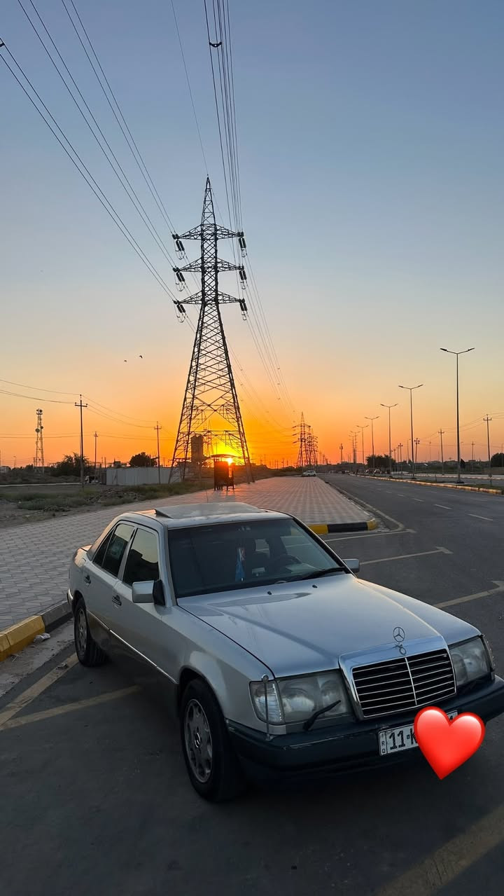 سلام عليكم سيارة مارسدس دب للبيع موديل 92 رقم بغداد تحويل ثاني يوم مكينة ڤيڤتي 3000/ سيارة فتحة سقف كهربائيات كلهة شغالة السيارة تعمير جديد خير من الله السعر 65 وبيهة مجال بسيط مكان واسط رقم ***********
