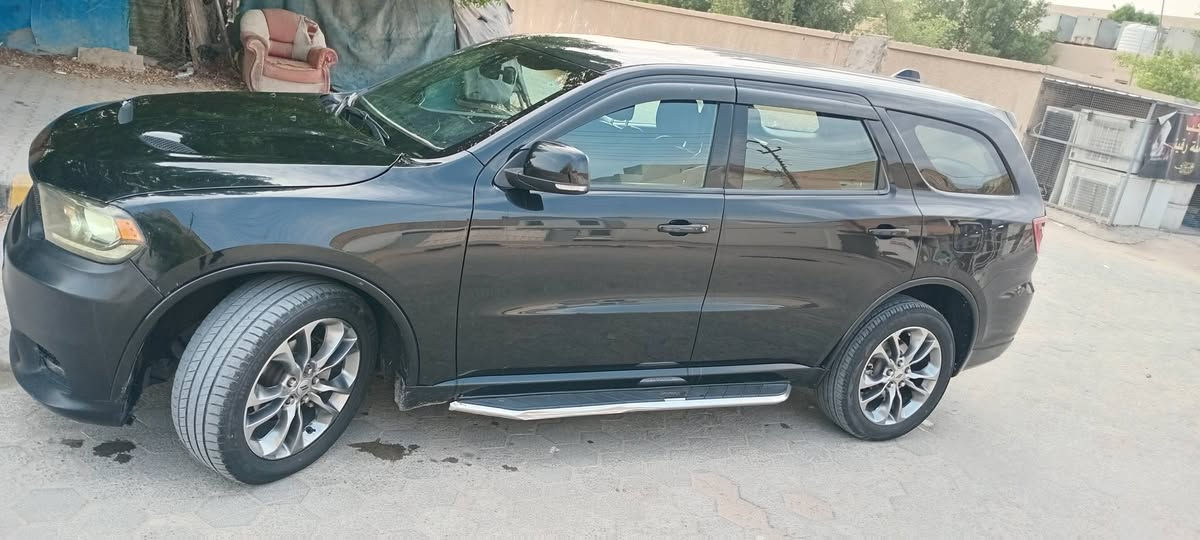 دورنكو موديل ٢٠٢٠ GT
وارد امريكي حادثها فقط ربع جاملغ الايمن معمر نفسه وخسف بنيد . 
رقم اربيل    تخم تاير   سياره جديده كلش
رقم الشاصي1C4RDJDGXLC205076
#الــمــواصــفـــات :-
 محرك 6 سلندر 3600
 كشنات جلد
كاميرا دواره ستيرن
 شاشه كبيرة للتحكم في ايعازات السياره
تبريد 3 قطع
لايت زنون + كشاف+ 
 منافذ USB امامي خلفي
 سستم صوت متكامل
 تحكم سترين جهتين 
نضام ABS مانع انزلاق 
 بصمة 2 باب 
ماشيه ٢١٠ك فقط 
منضومه غاز ايطاليه ٨٠ لتر
 حساسات خلفي
 حساسات توقف
اوتو بارك 
 كشنات تدفئة تبريد  
 هيترات بالمري  
 اشاير بالمري
 شفتات ستيرن
 خاصية سحب مقطورة خلفية
سعرها ١٨٥$ ..
 واتساب ***********
